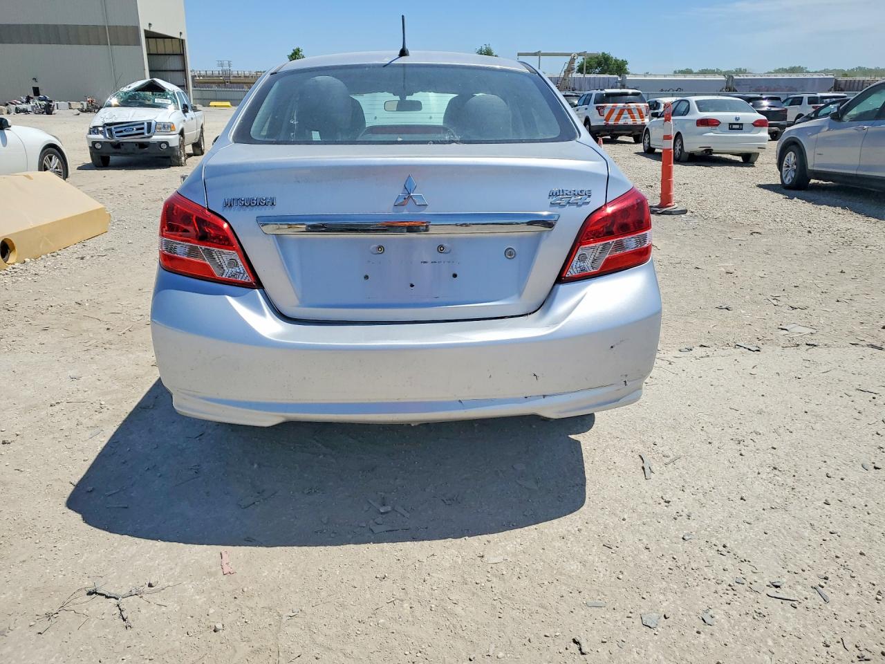 2017 Mitsubishi Mirage G4 Es Серебряный vin: ML32F3FJ7HH002093