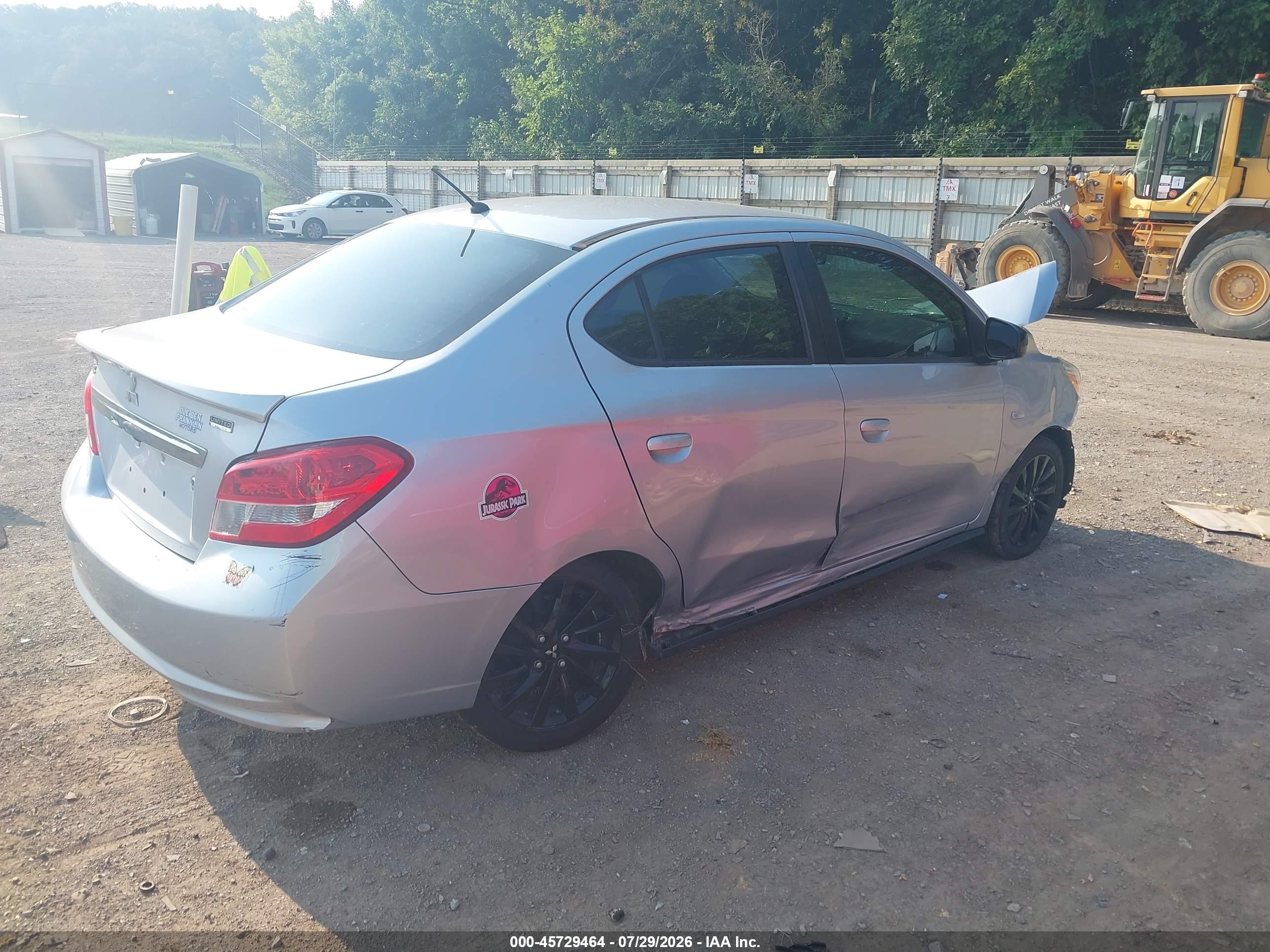 2020 Mitsubishi Mirage G4 Le Серебряный vin: ML32F4FJ9LHF07103