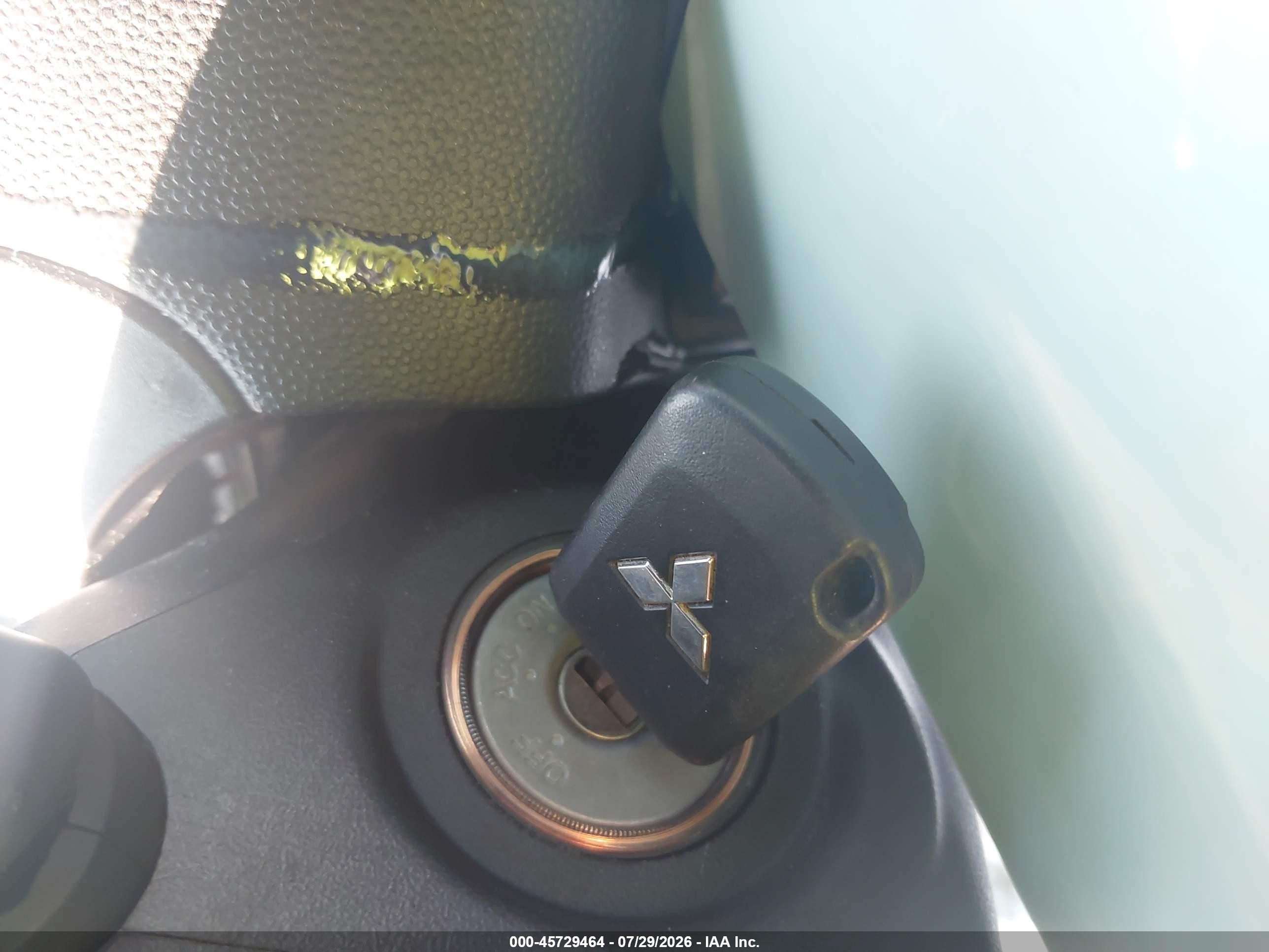2020 Mitsubishi Mirage G4 Le Серебряный vin: ML32F4FJ9LHF07103