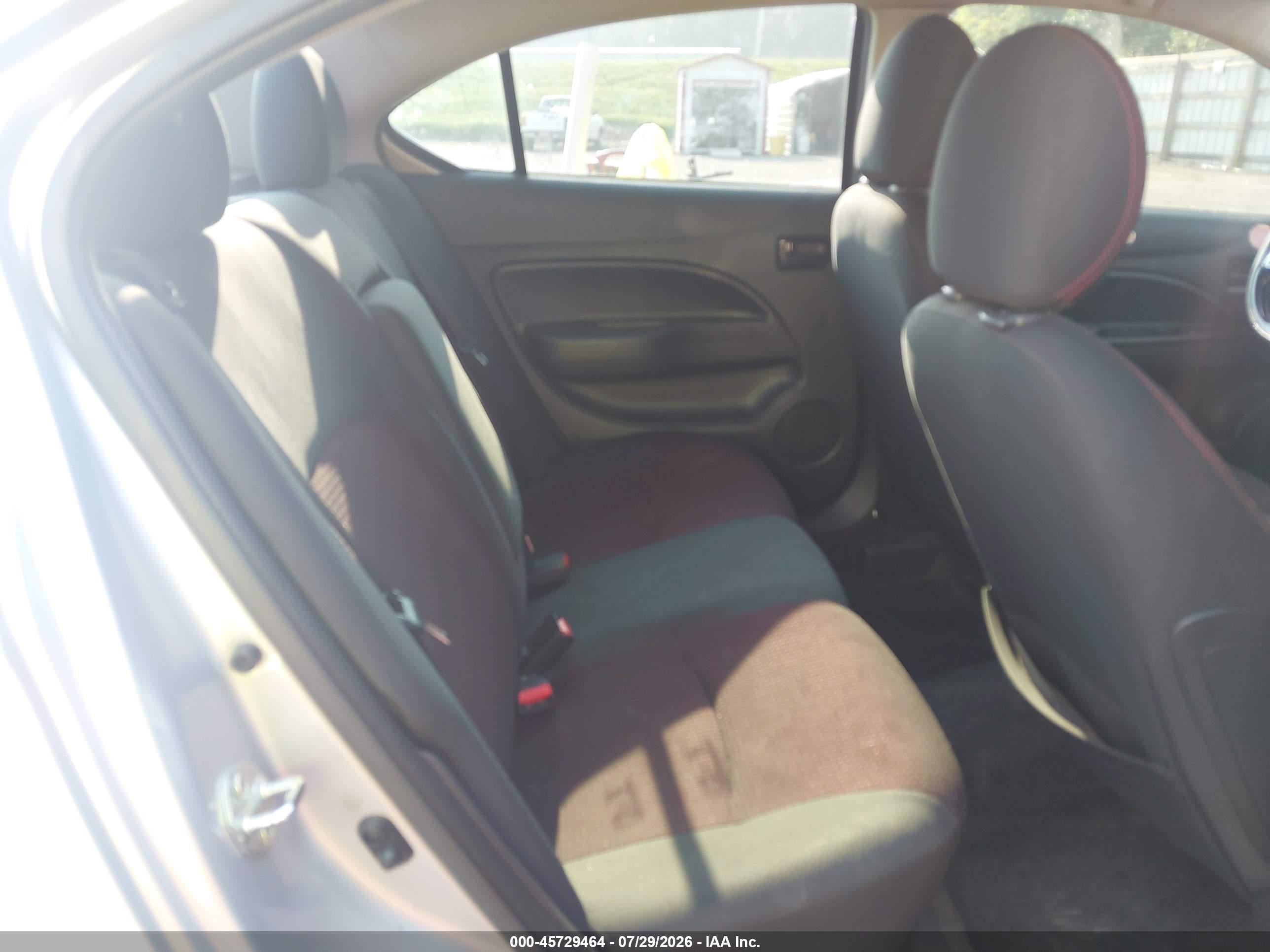 2020 Mitsubishi Mirage G4 Le Серебряный vin: ML32F4FJ9LHF07103