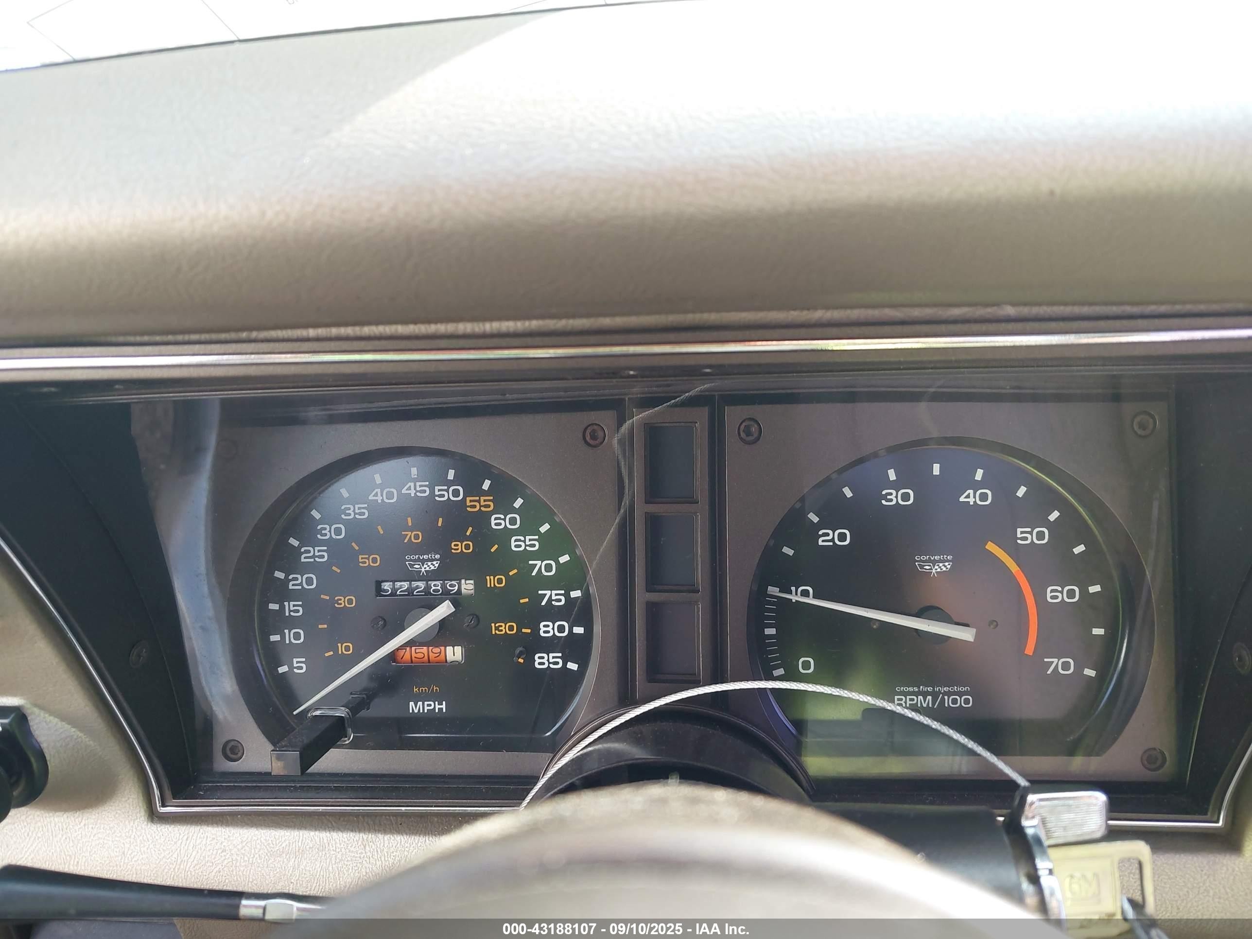 1982 Chevrolet Corvette   Золотой vin: MVIN56228IND     
