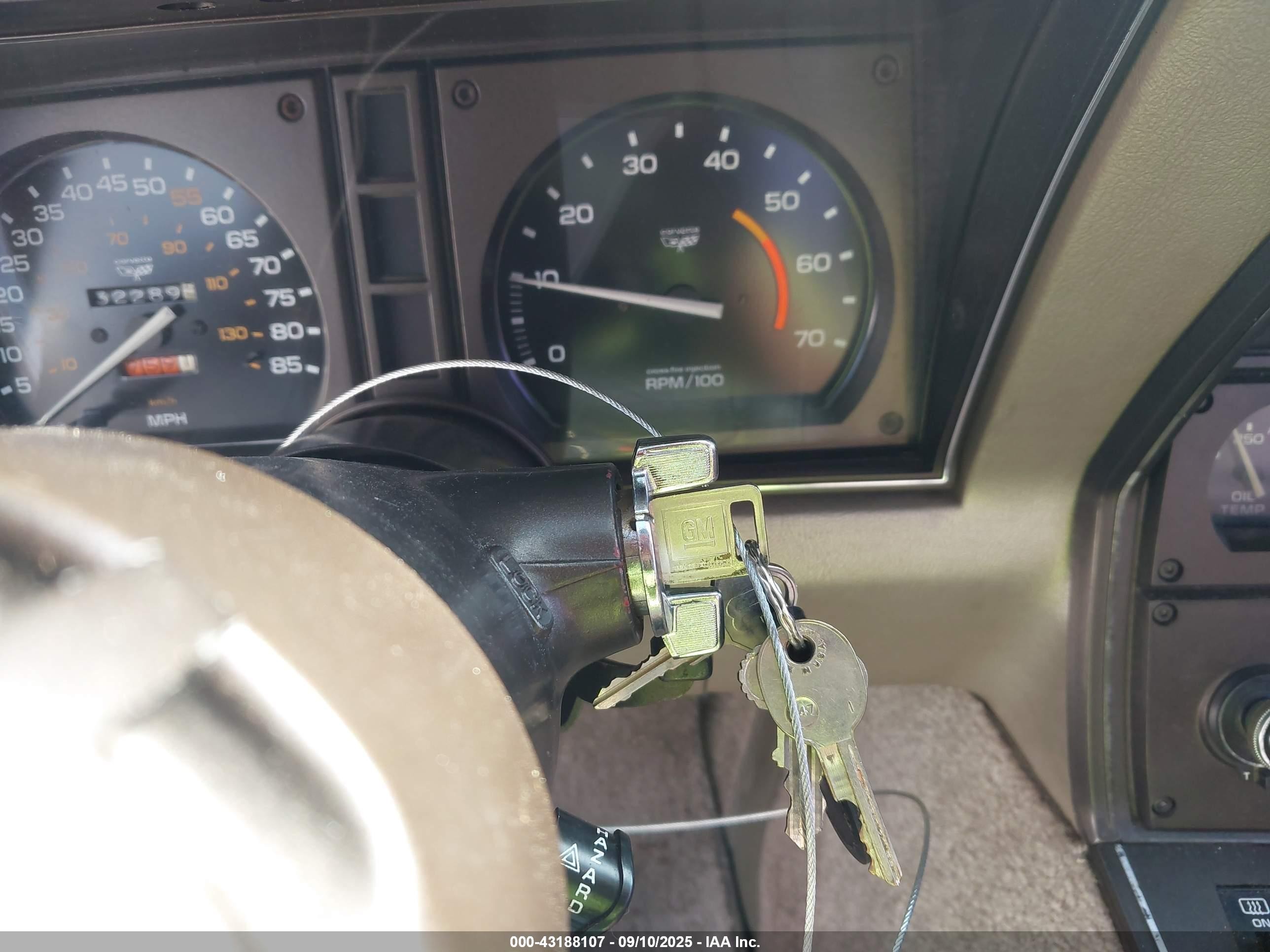 1982 Chevrolet Corvette   Золотой vin: MVIN56228IND     