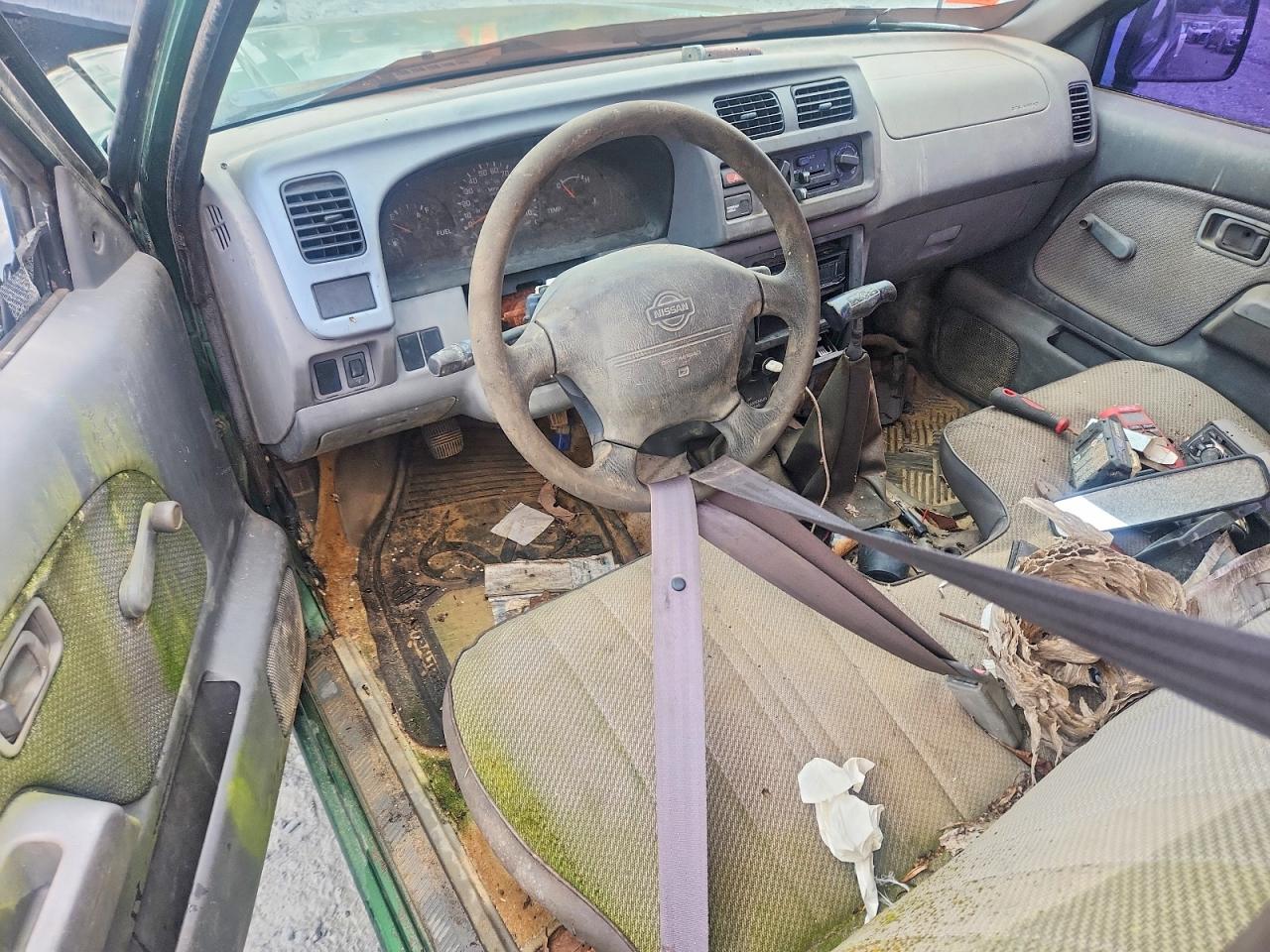 1998 Nissan Frontier Green vin: NCS109383