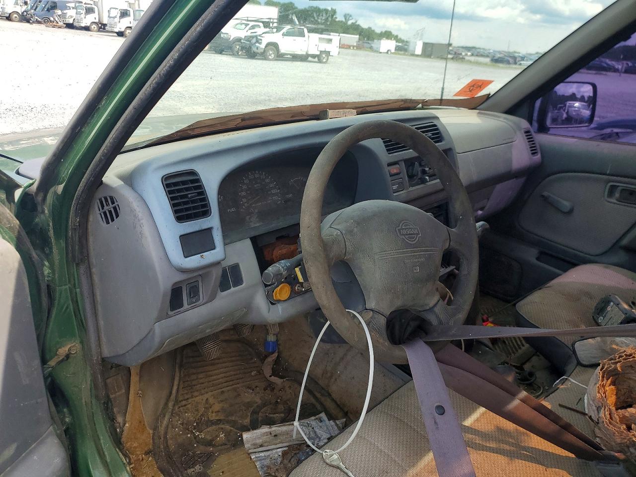 1998 Nissan Frontier Green vin: NCS109383