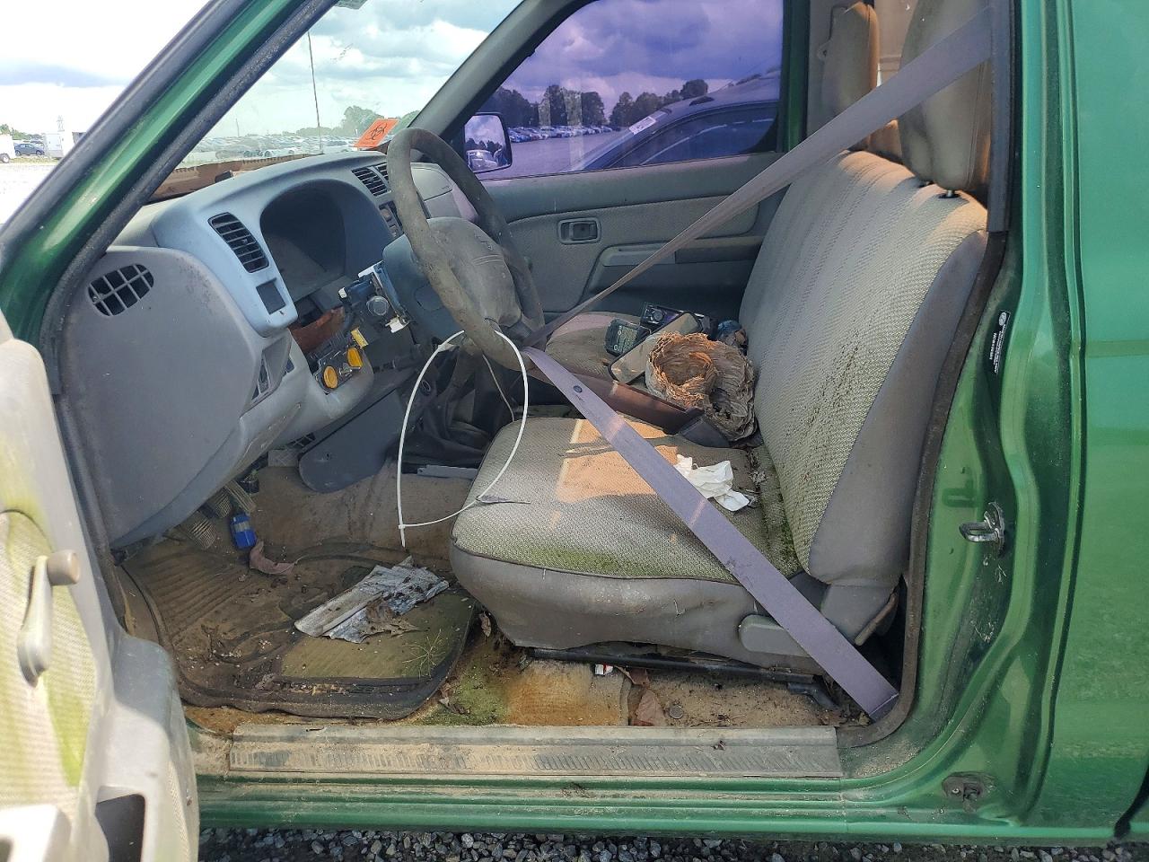 1998 Nissan Frontier Green vin: NCS109383
