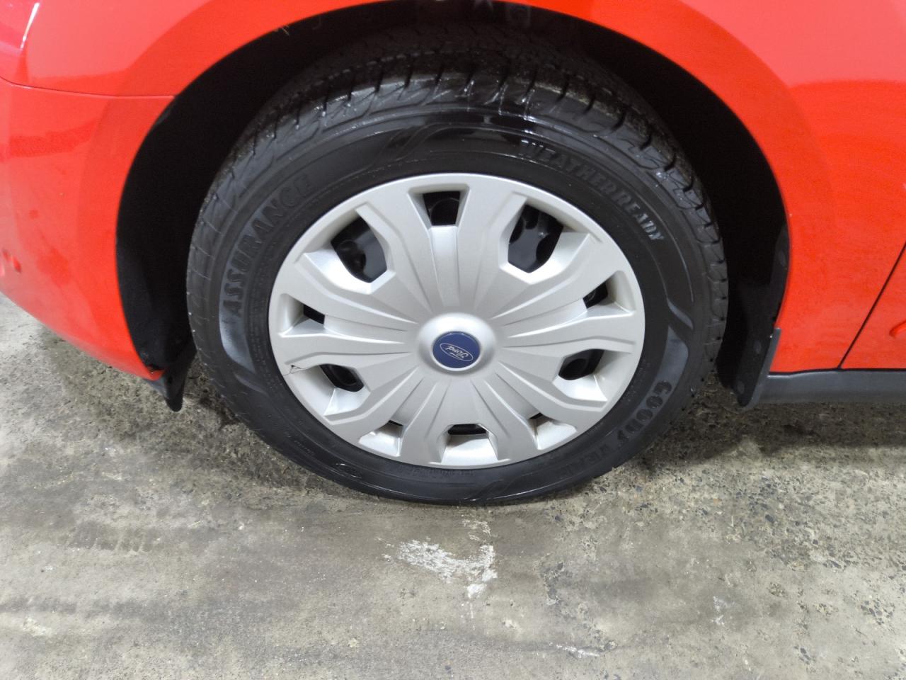 2022 Ford Transit Connect Xlt Красный vin: NM0GS9F28N1535369 Damage: Left Front Wheel Cover, Cracked, Replacement Required