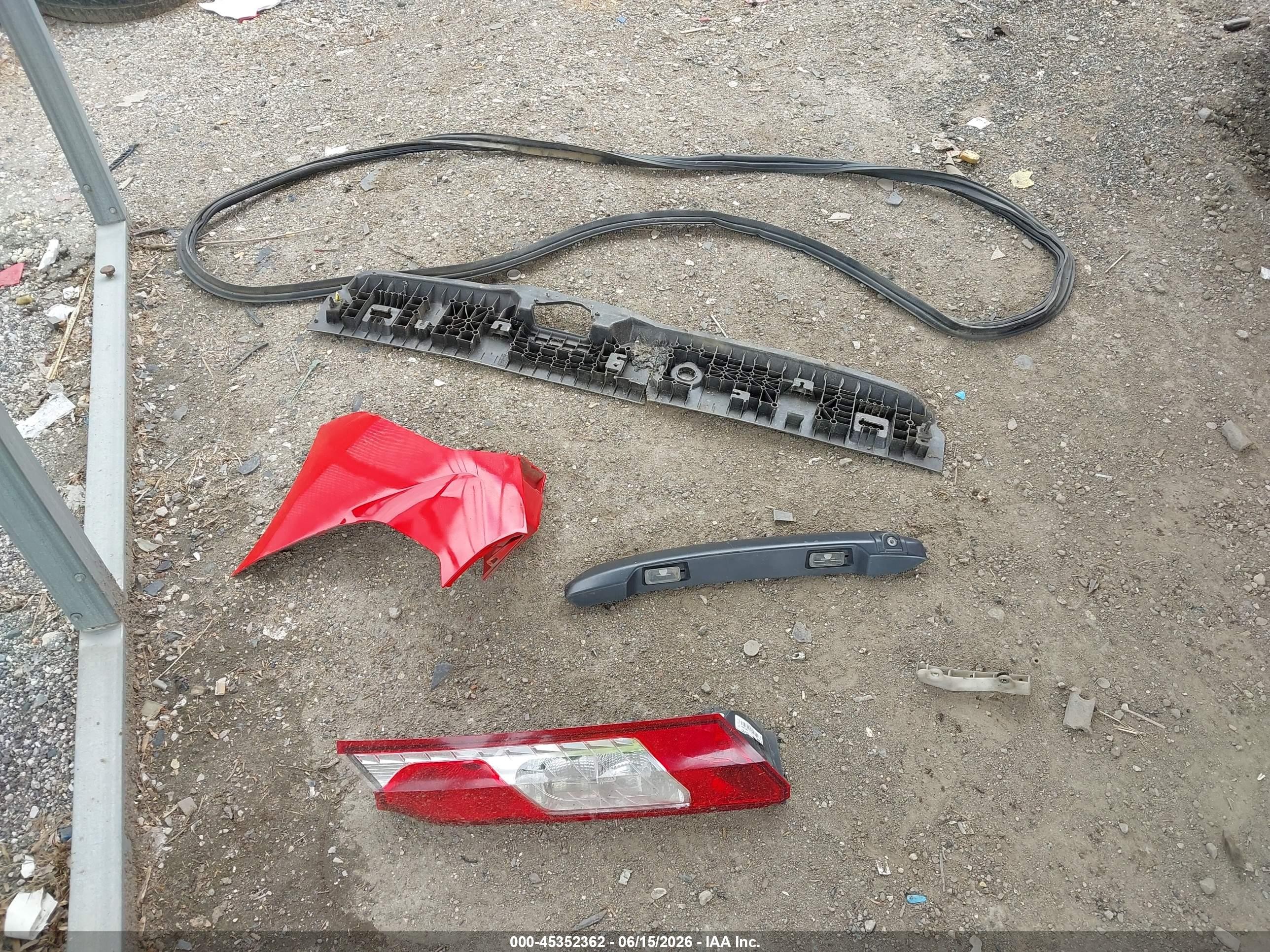 2015 Ford Transit Connect Xlt Красный vin: NM0LS7F71F1217948