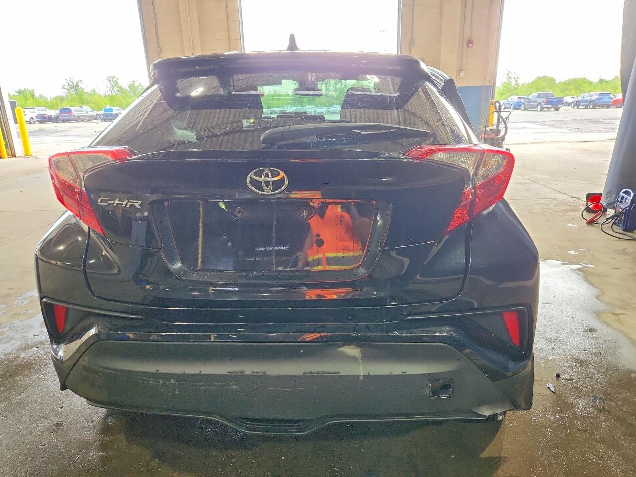 2021 Toyota C-hr Le Black vin: NMTKHMBX4MR135129