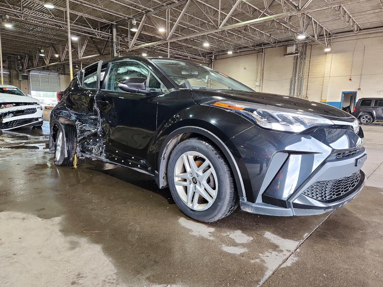 2021 Toyota C-hr Le Black vin: NMTKHMBX4MR135129