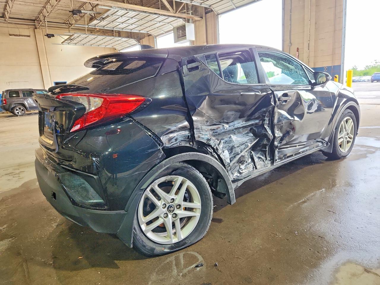2021 Toyota C-hr Le Black vin: NMTKHMBX4MR135129