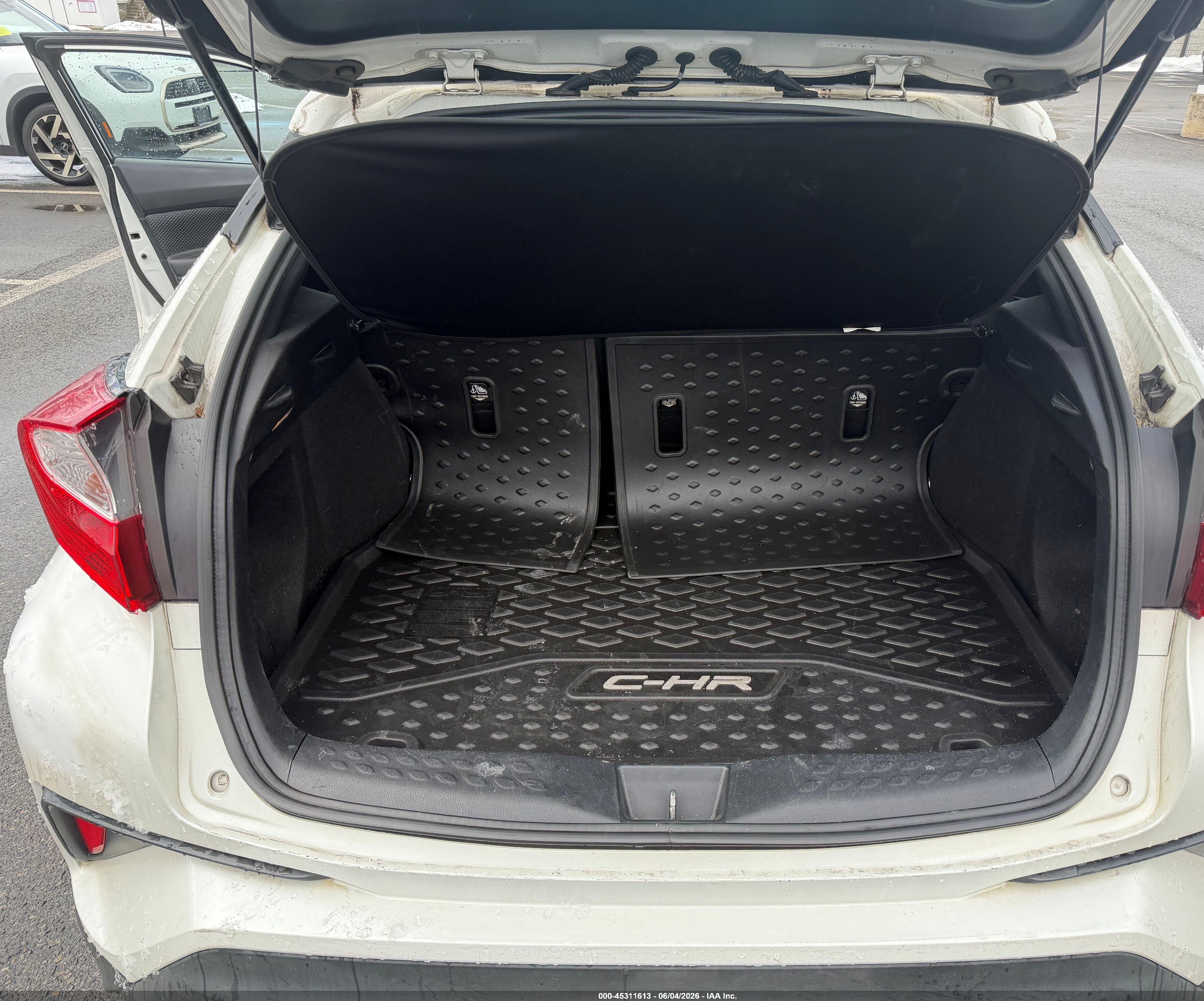 2018 Toyota C-hr Xle Premium White vin: NMTKHMBX6JR021239