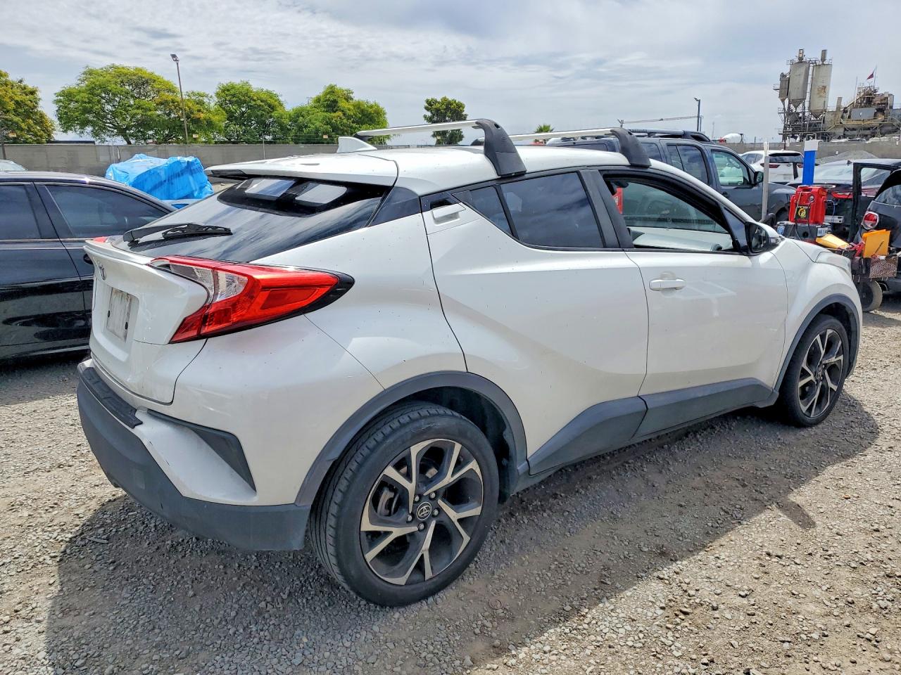 2018 Toyota C-hr Xle Premium White vin: NMTKHMBX6JR054774