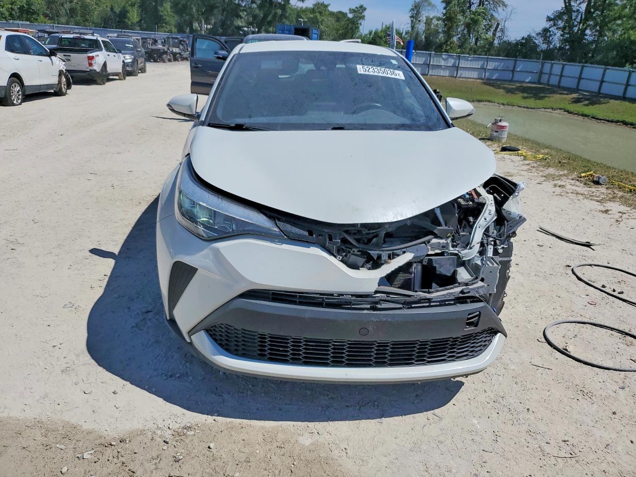 2020 Toyota C-hr Xle White vin: NMTKHMBX8LR110409