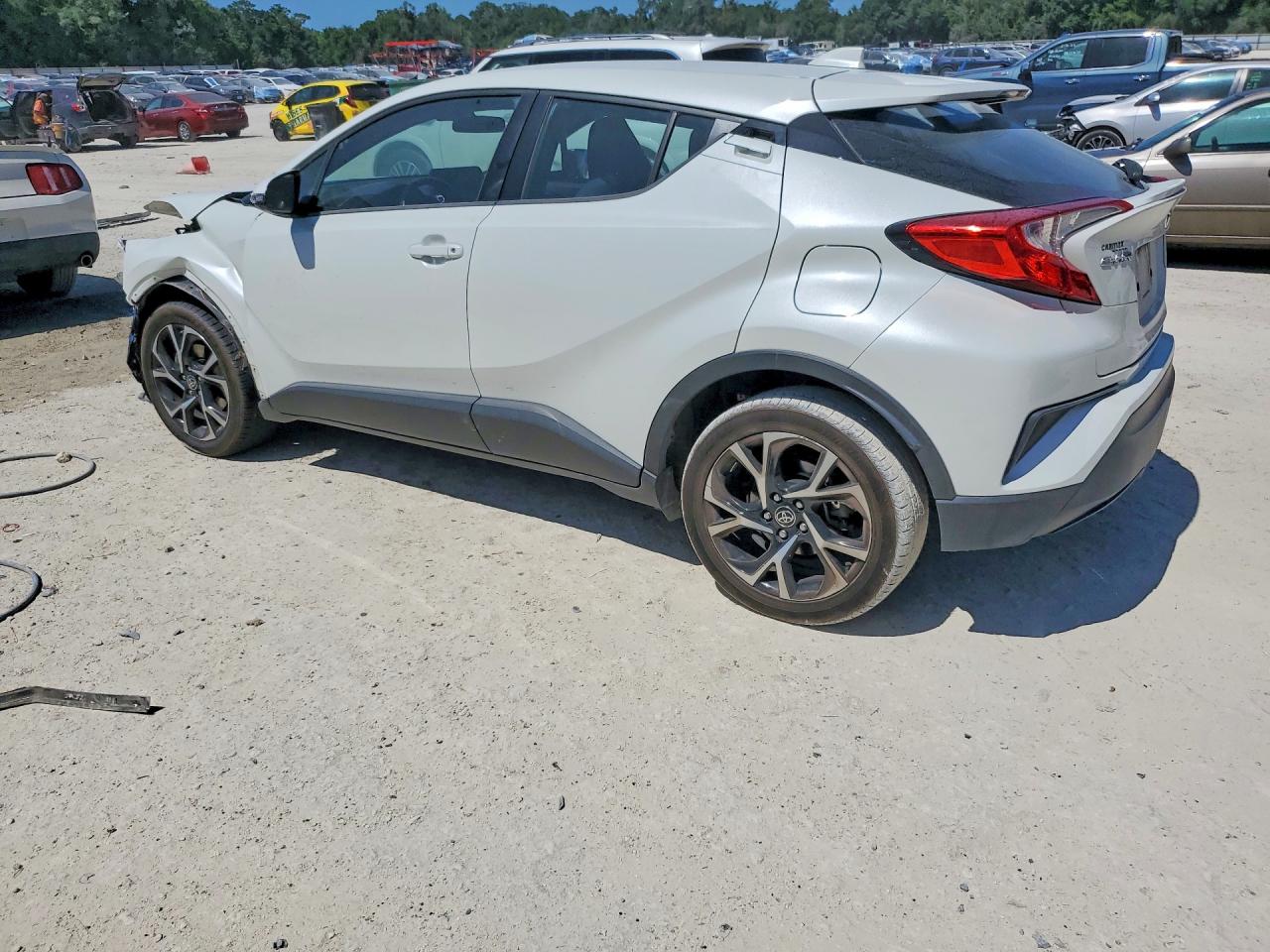 2020 Toyota C-hr Xle White vin: NMTKHMBX8LR110409