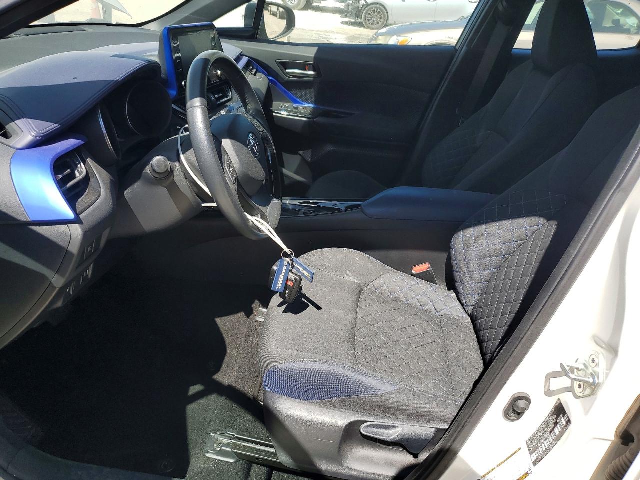 2020 Toyota C-hr Xle White vin: NMTKHMBX8LR110409