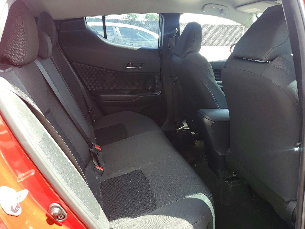 2020 Toyota C-hr Le Red vin: NMTKHMBX9LR104473