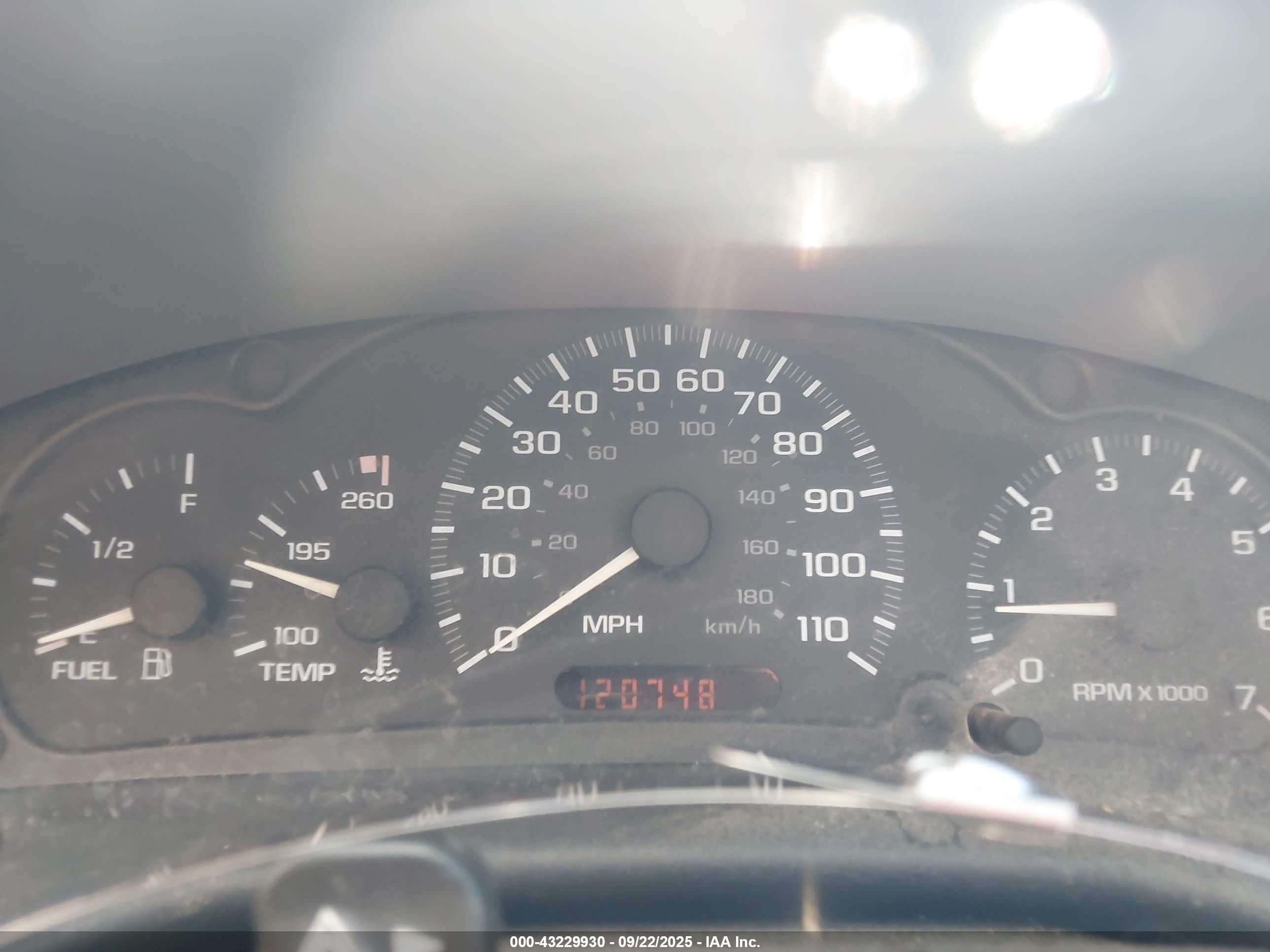 2005 Chevrolet Cavalier   Серебряный vin: OK0570425344     