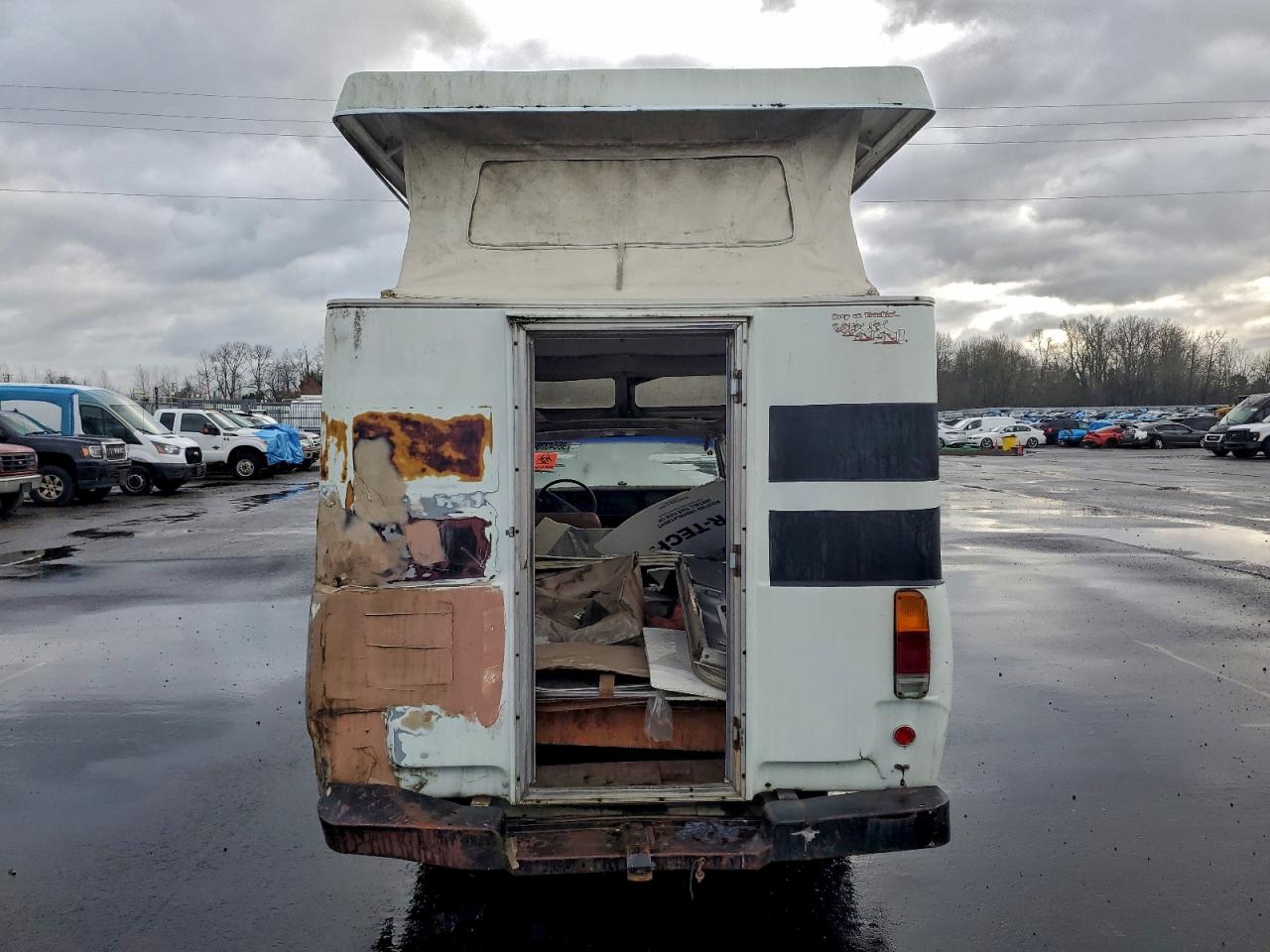 1976 Toyota Van White vin: RN28038016