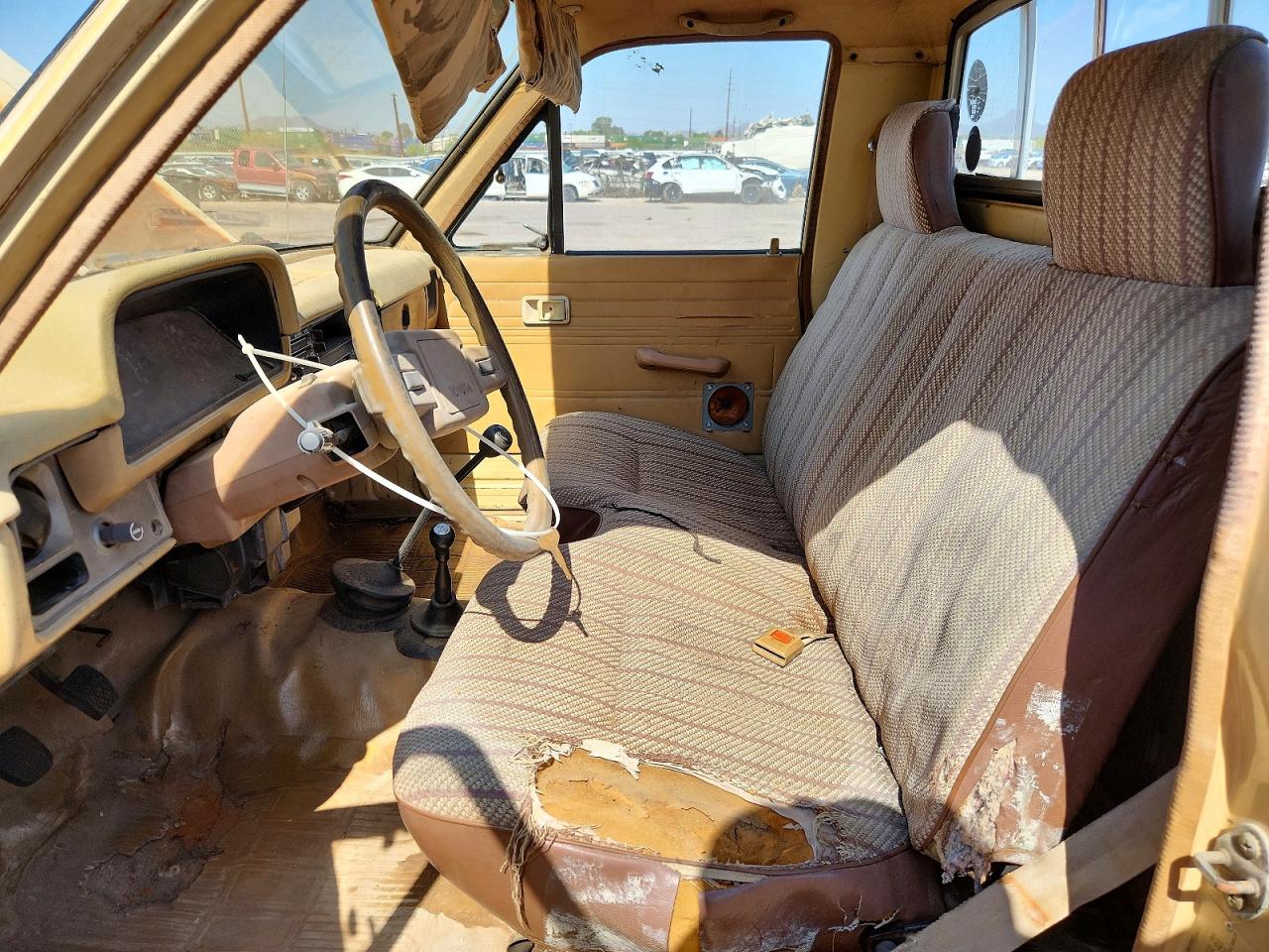 1980 Toyota 4wd Pick-up Beige vin: RN37032100