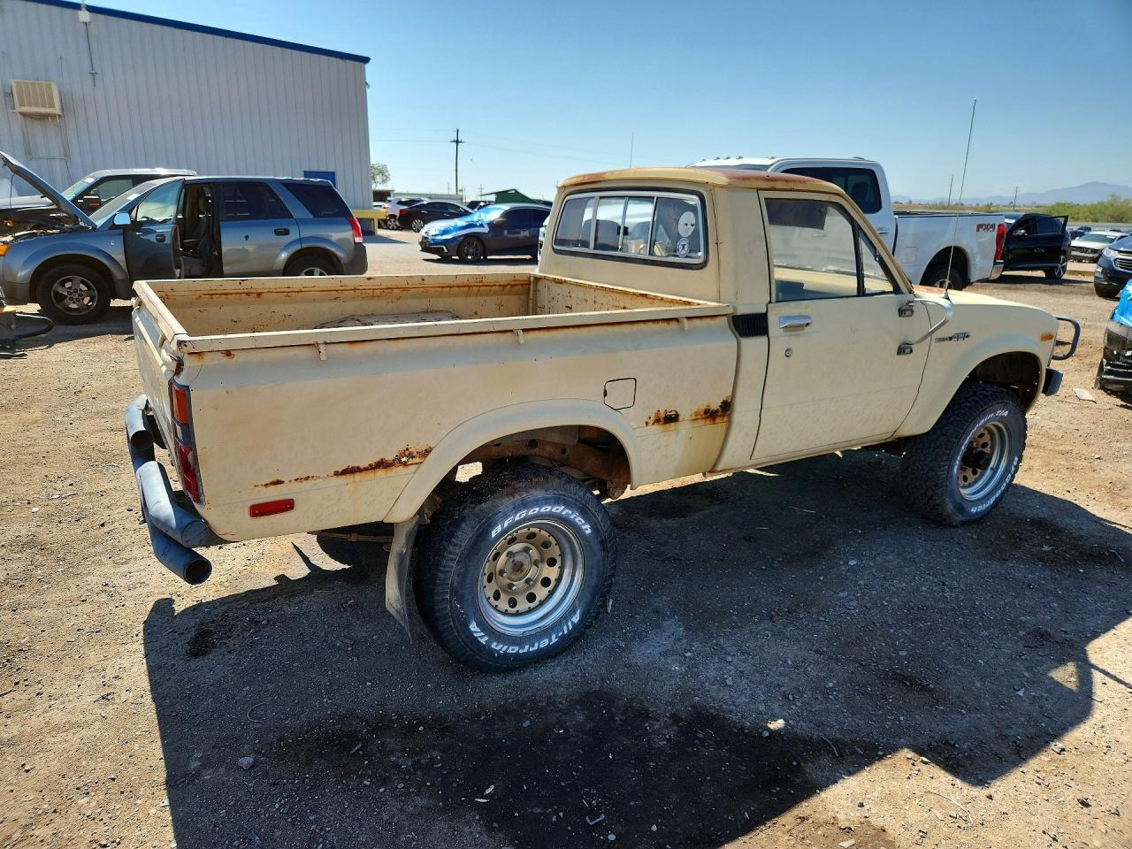 1980 Toyota 4wd Pick-up Beige vin: RN37032100