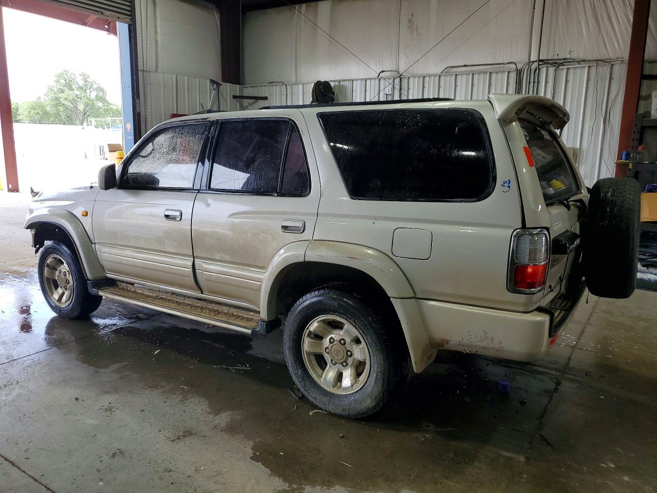 1996 Toyota Utility Silver vin: RZN1859000313