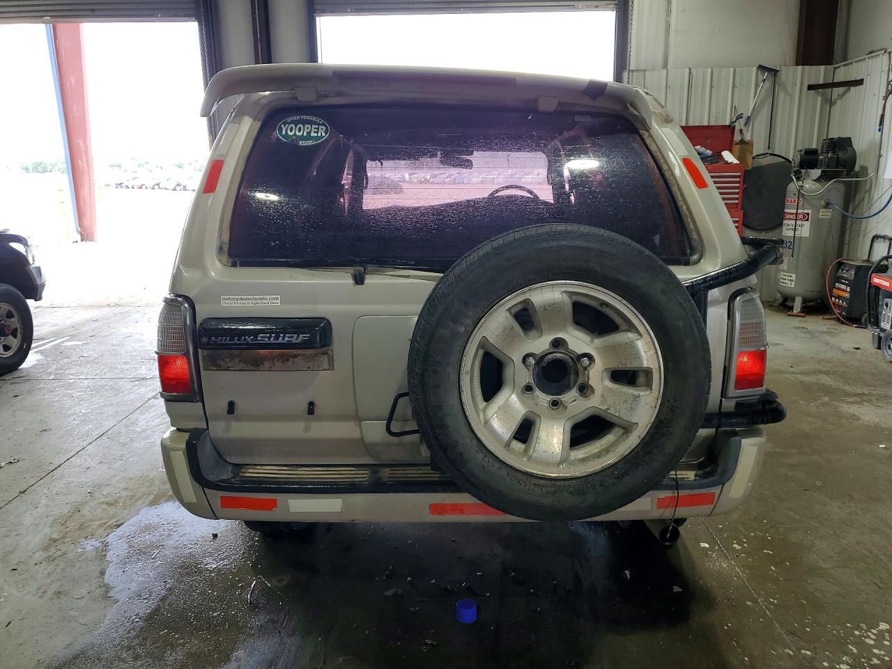 1996 Toyota Utility Silver vin: RZN1859000313