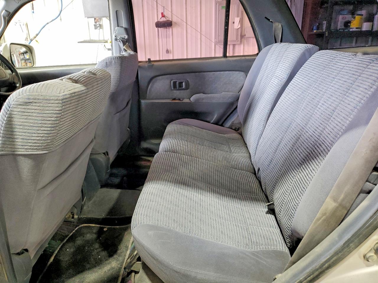 1996 Toyota Utility Silver vin: RZN1859000313