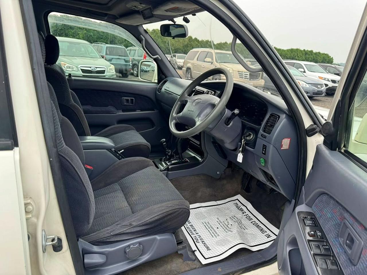 1998 Toyota Hilux Limited White vin: RZN1859012770