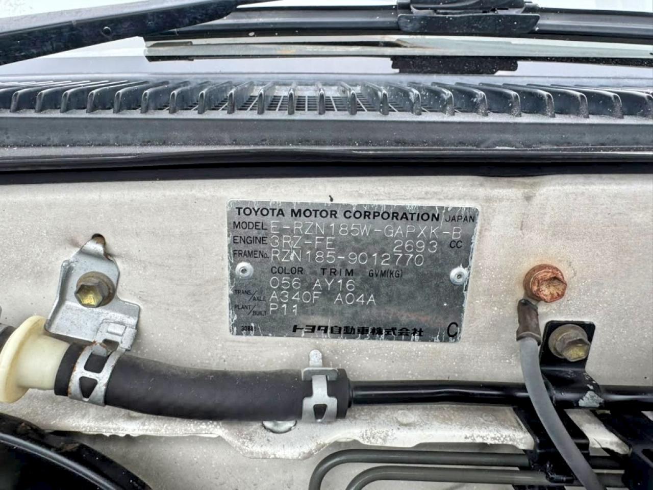 1998 Toyota Hilux Limited White vin: RZN1859012770