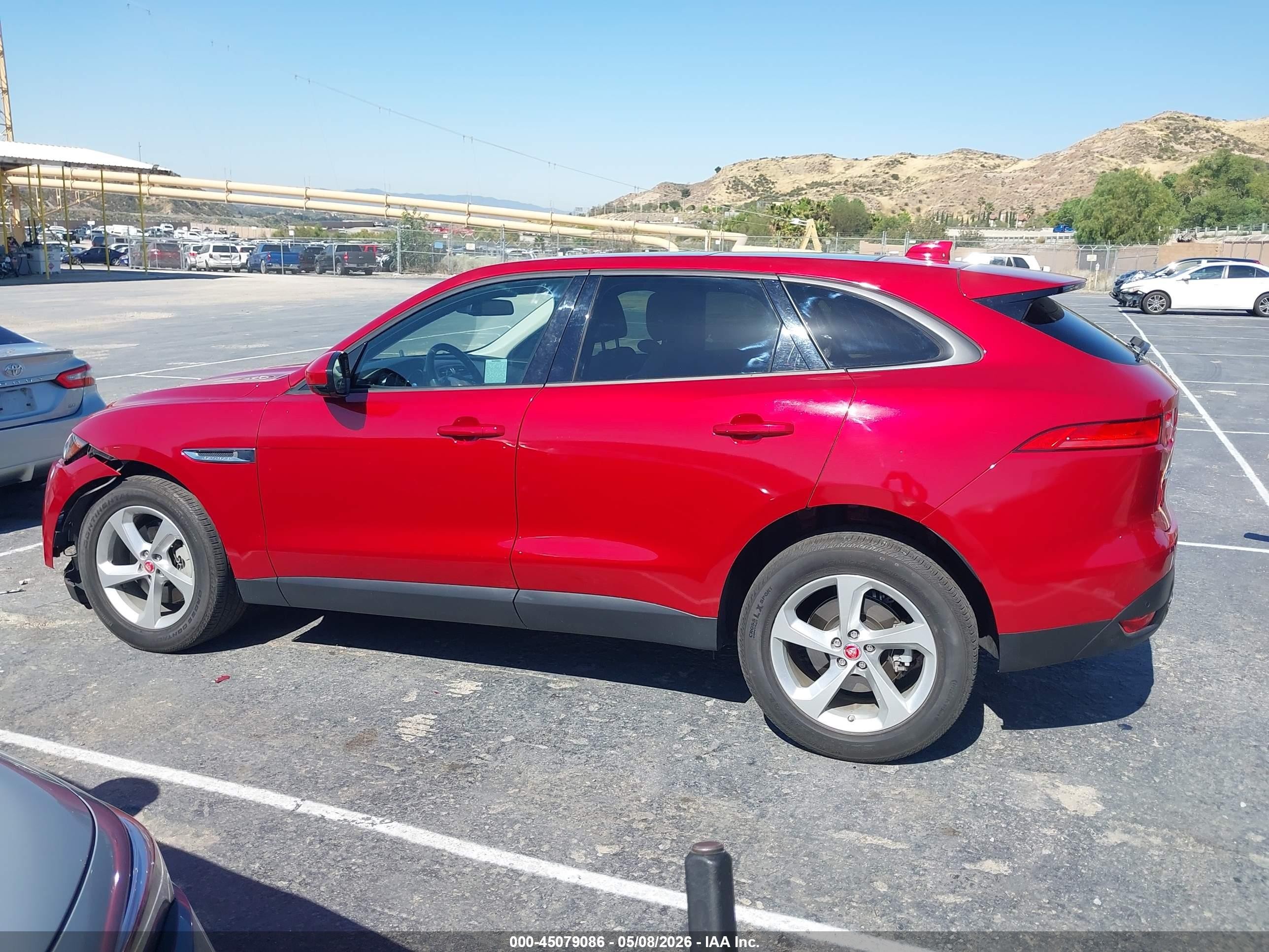 2017 Jaguar F-pace 35t Premium Red vin: SADCJ2BV1HA056621