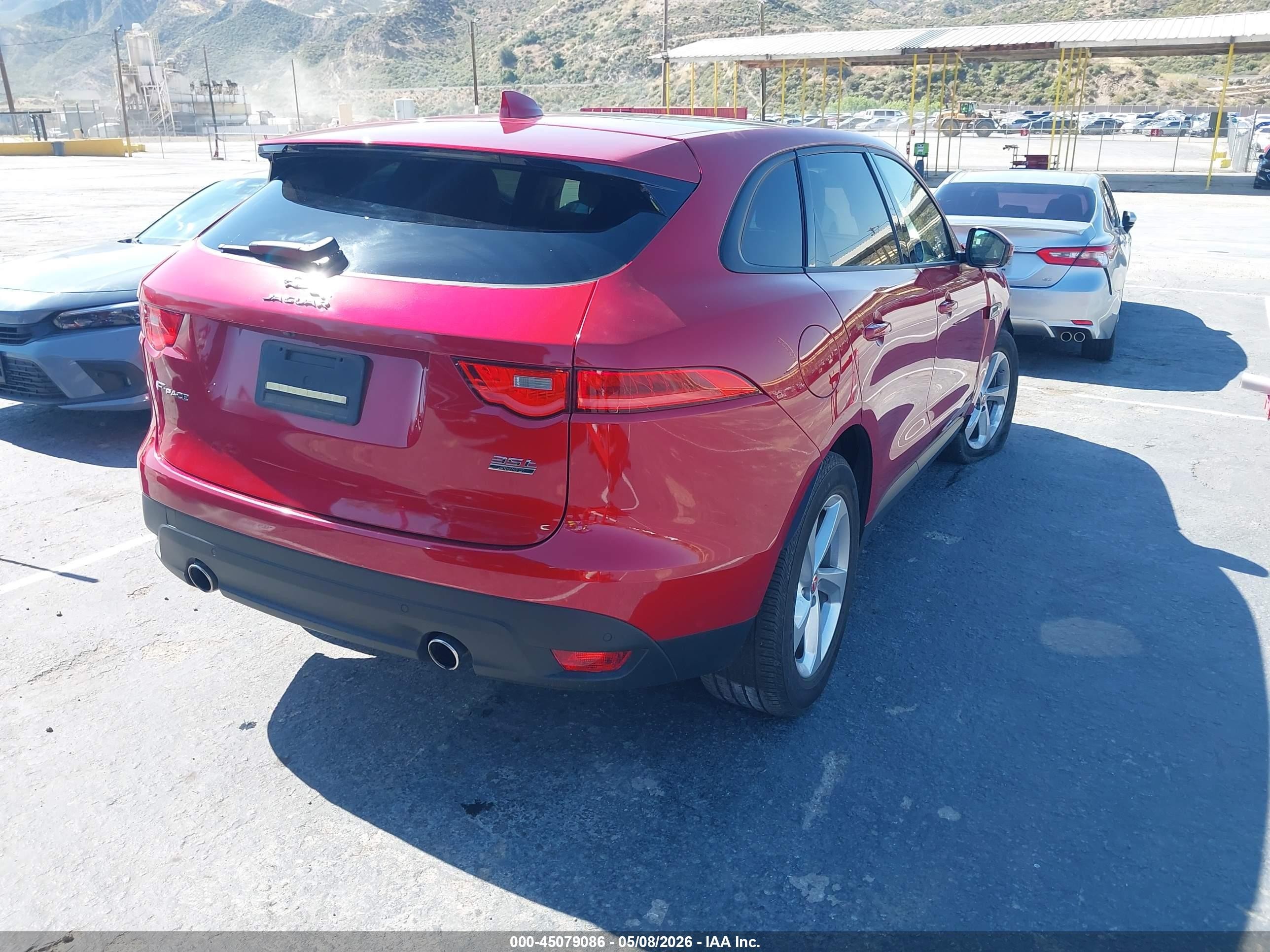 2017 Jaguar F-pace 35t Premium Red vin: SADCJ2BV1HA056621