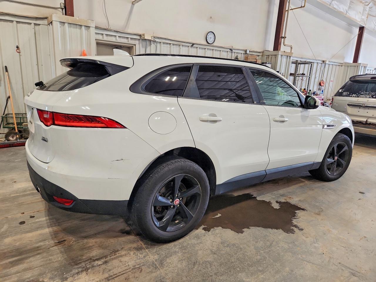 2017 Jaguar F-pace Premium White vin: SADCJ2BV1HA892882