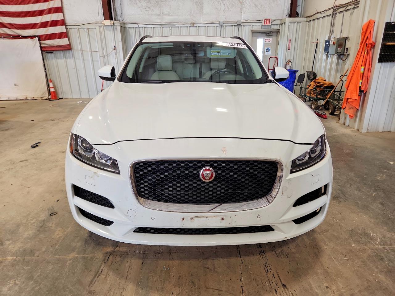 2017 Jaguar F-pace Premium White vin: SADCJ2BV1HA892882