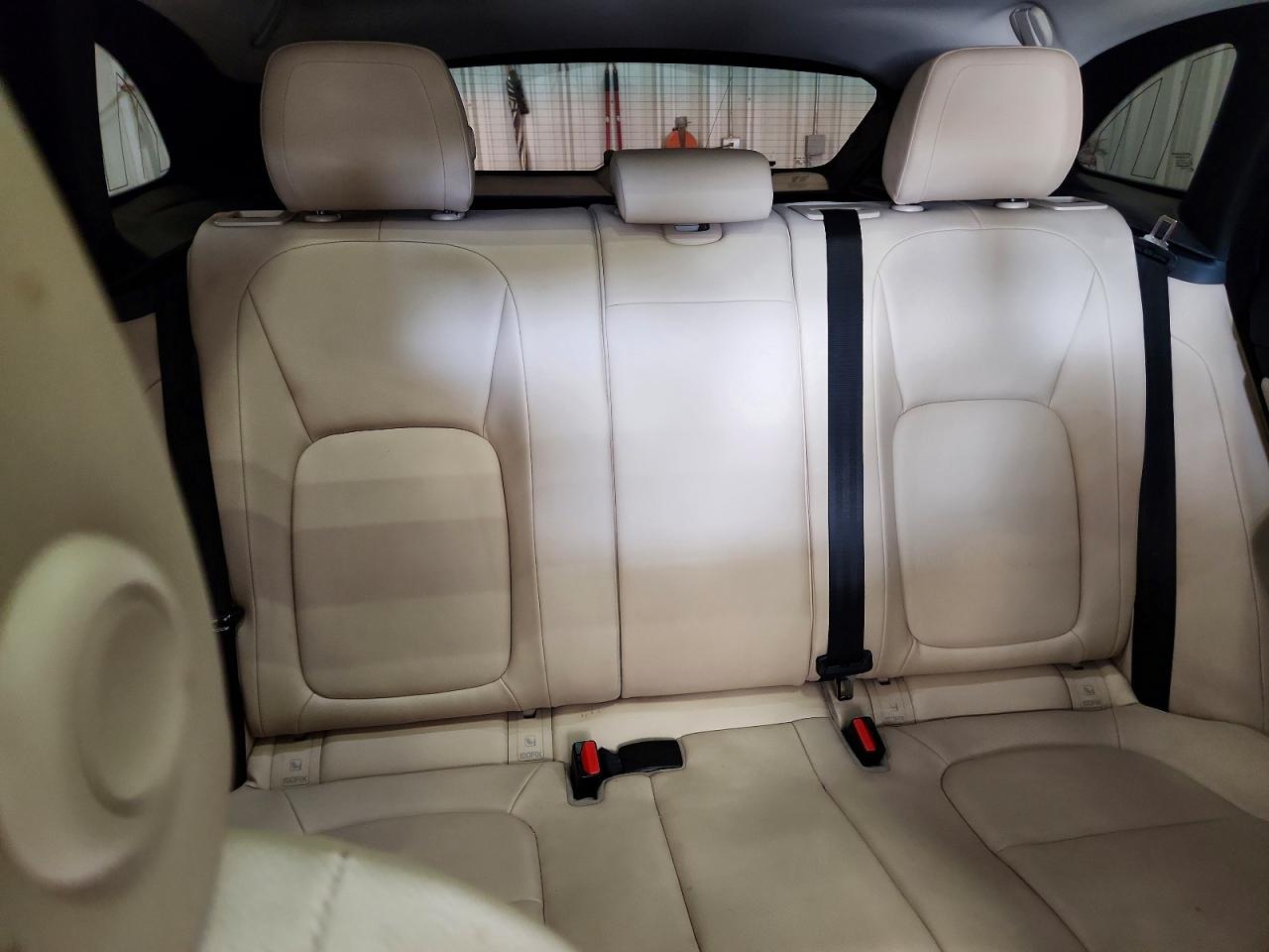 2017 Jaguar F-pace Premium White vin: SADCJ2BV1HA892882