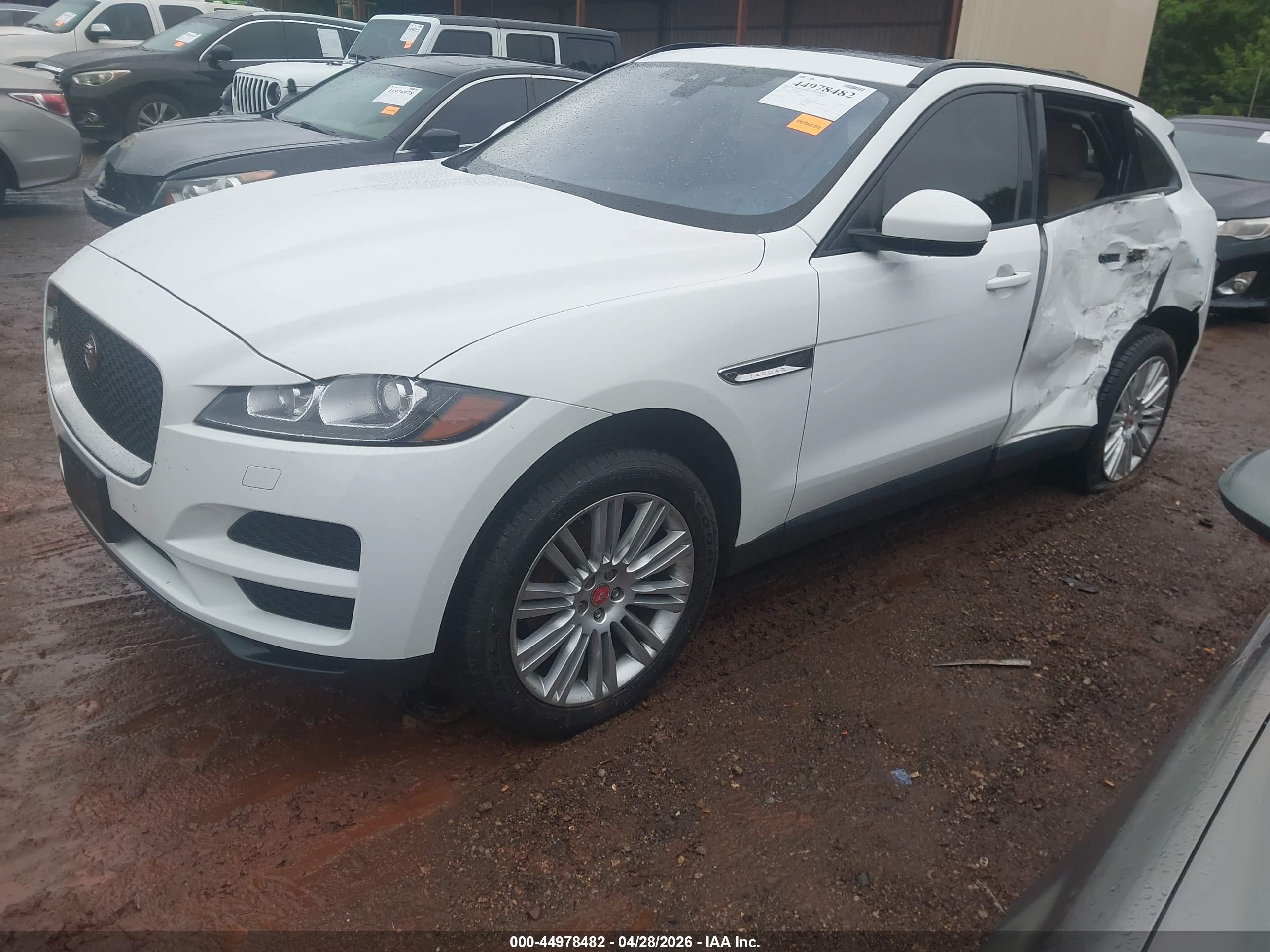 2017 Jaguar F-pace 35t Premium White vin: SADCJ2BV5HA893453