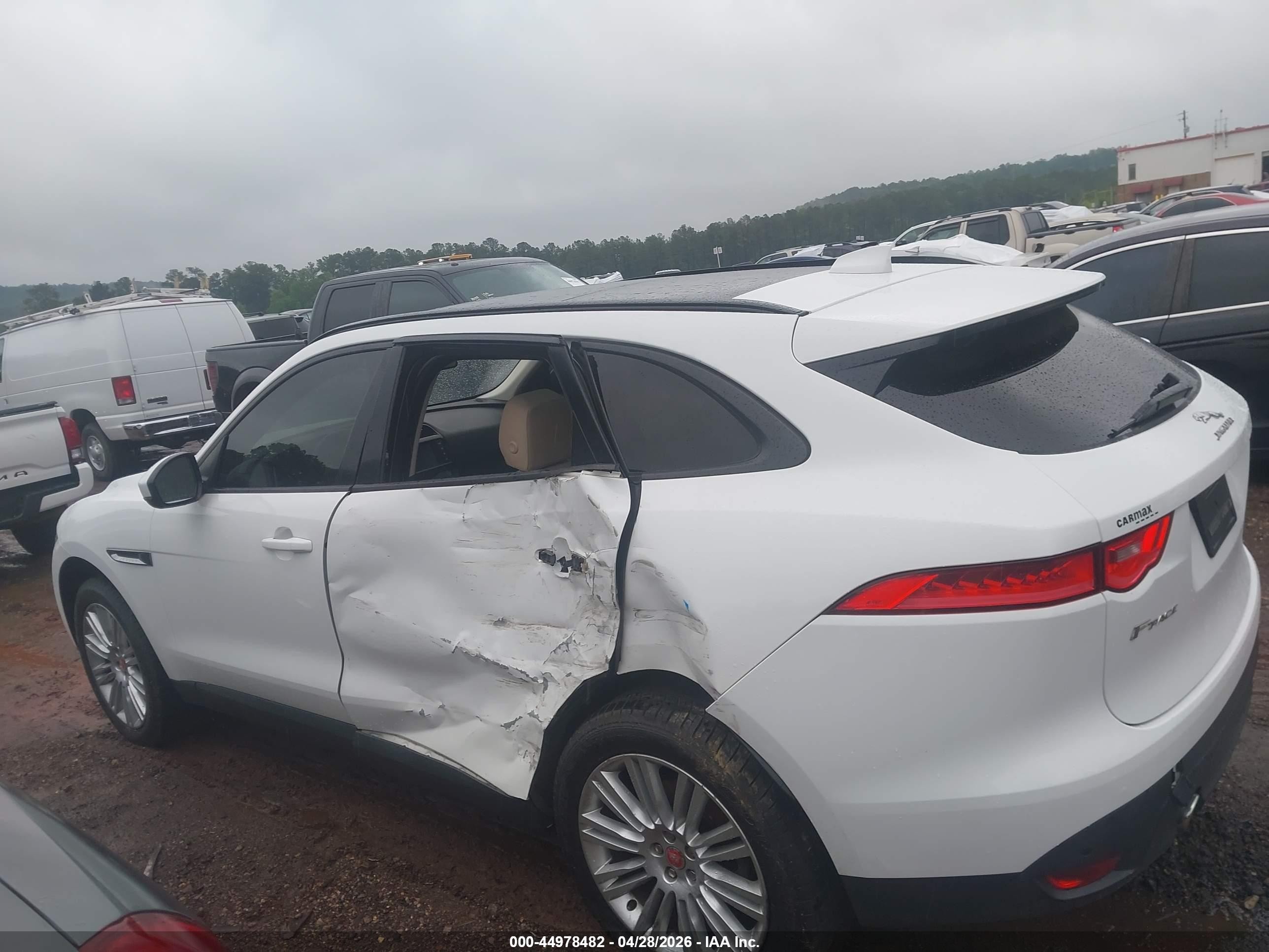 2017 Jaguar F-pace 35t Premium White vin: SADCJ2BV5HA893453