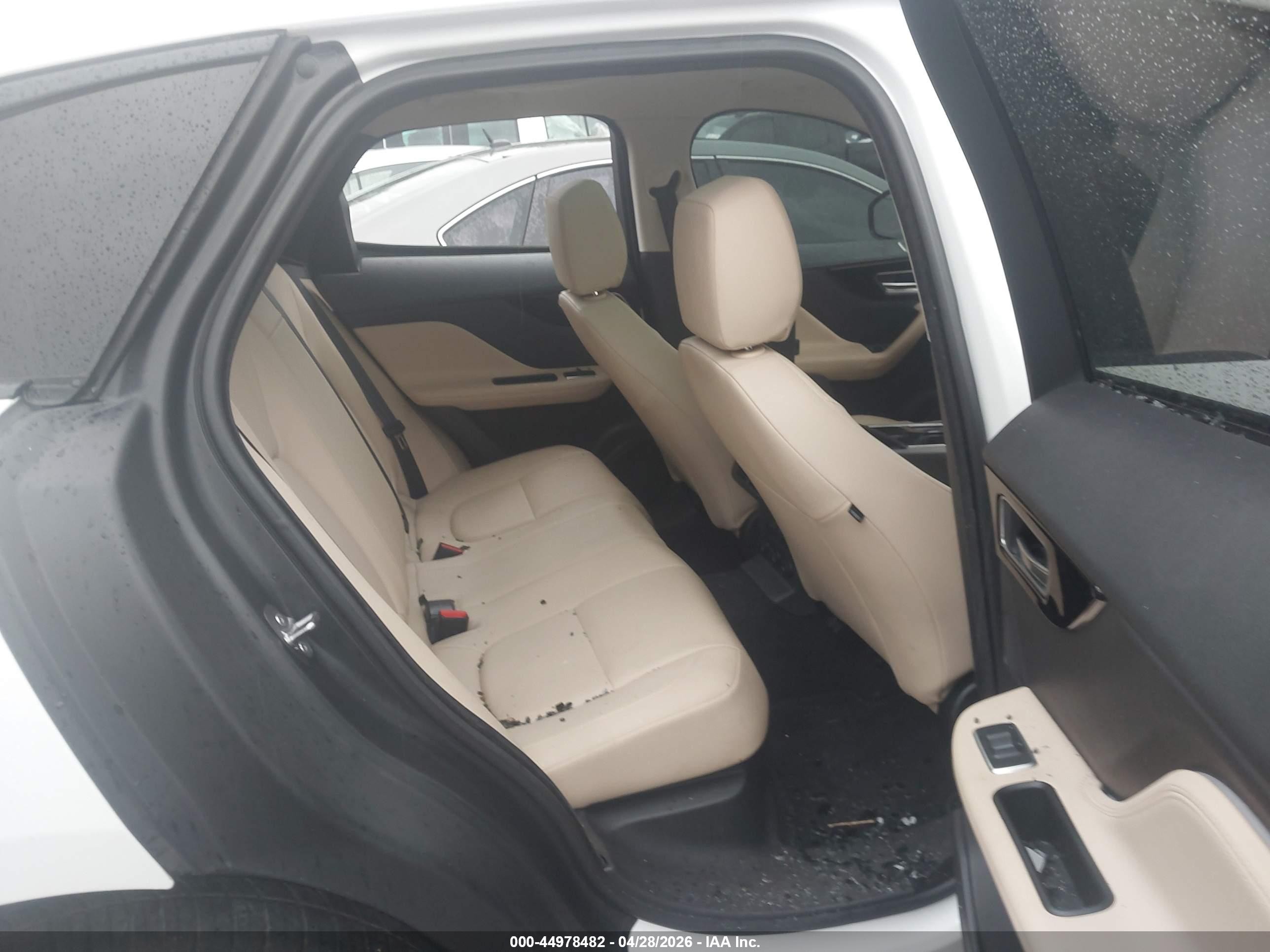 2017 Jaguar F-pace 35t Premium White vin: SADCJ2BV5HA893453