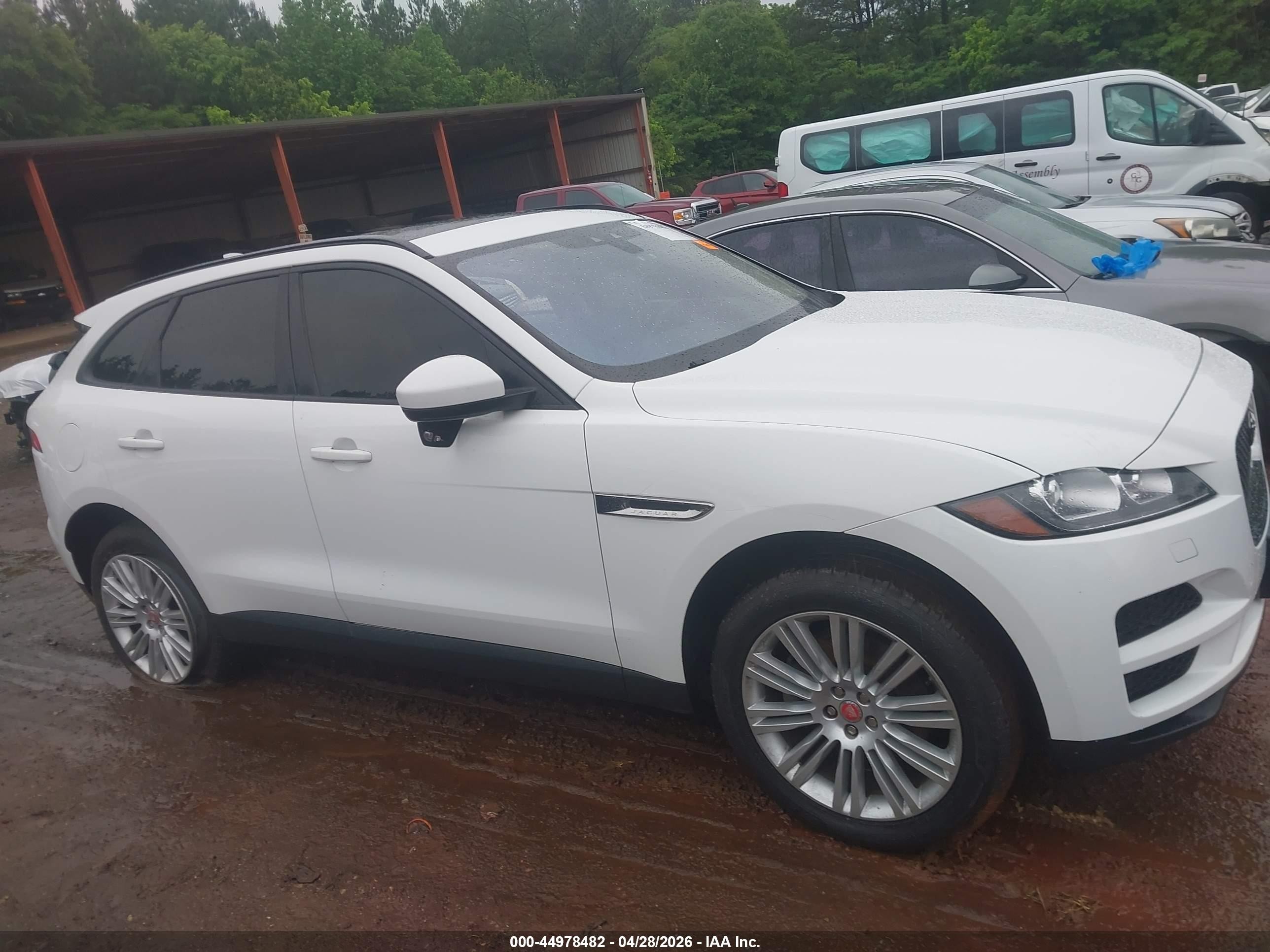 2017 Jaguar F-pace 35t Premium White vin: SADCJ2BV5HA893453