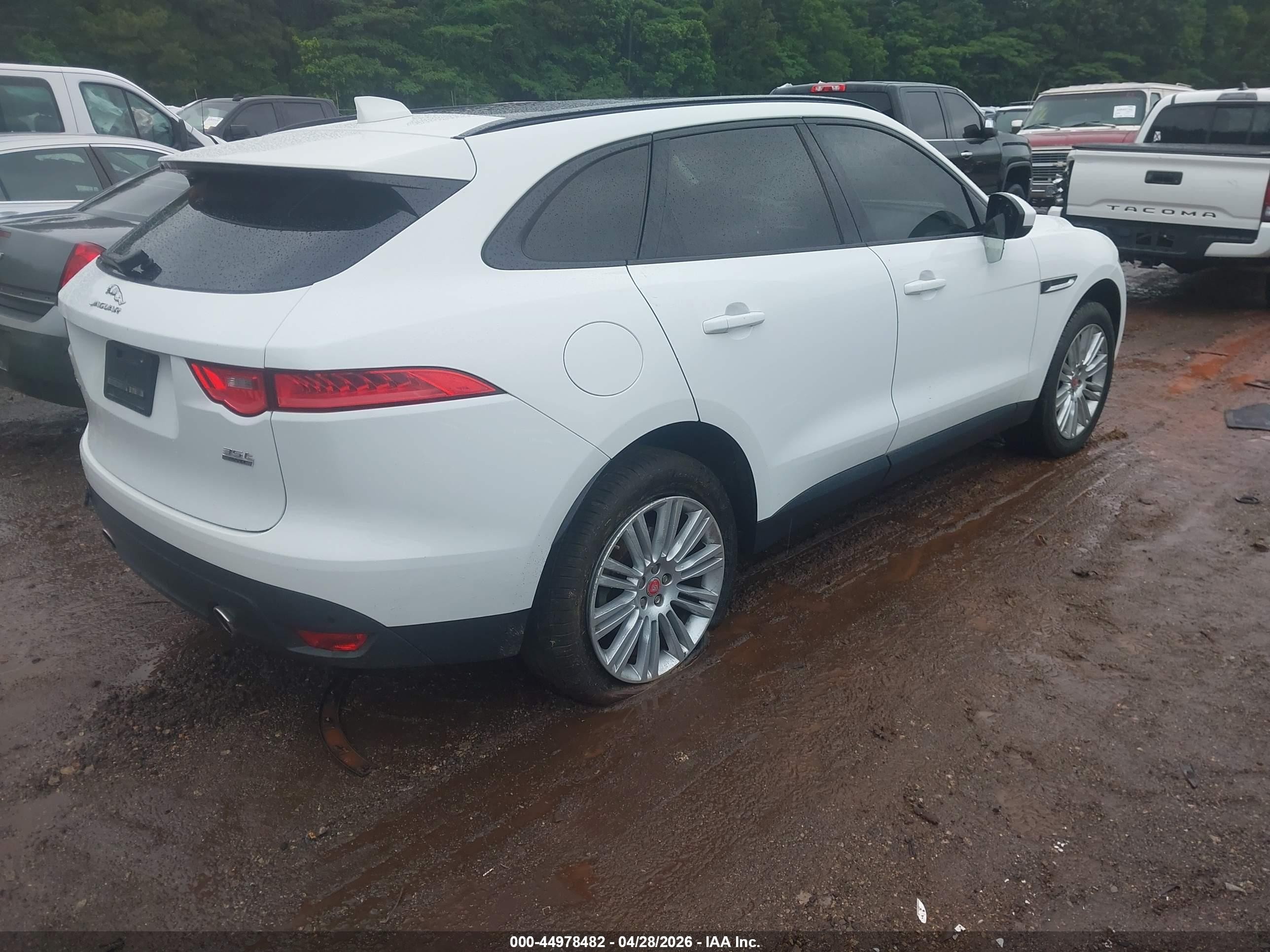 2017 Jaguar F-pace 35t Premium White vin: SADCJ2BV5HA893453