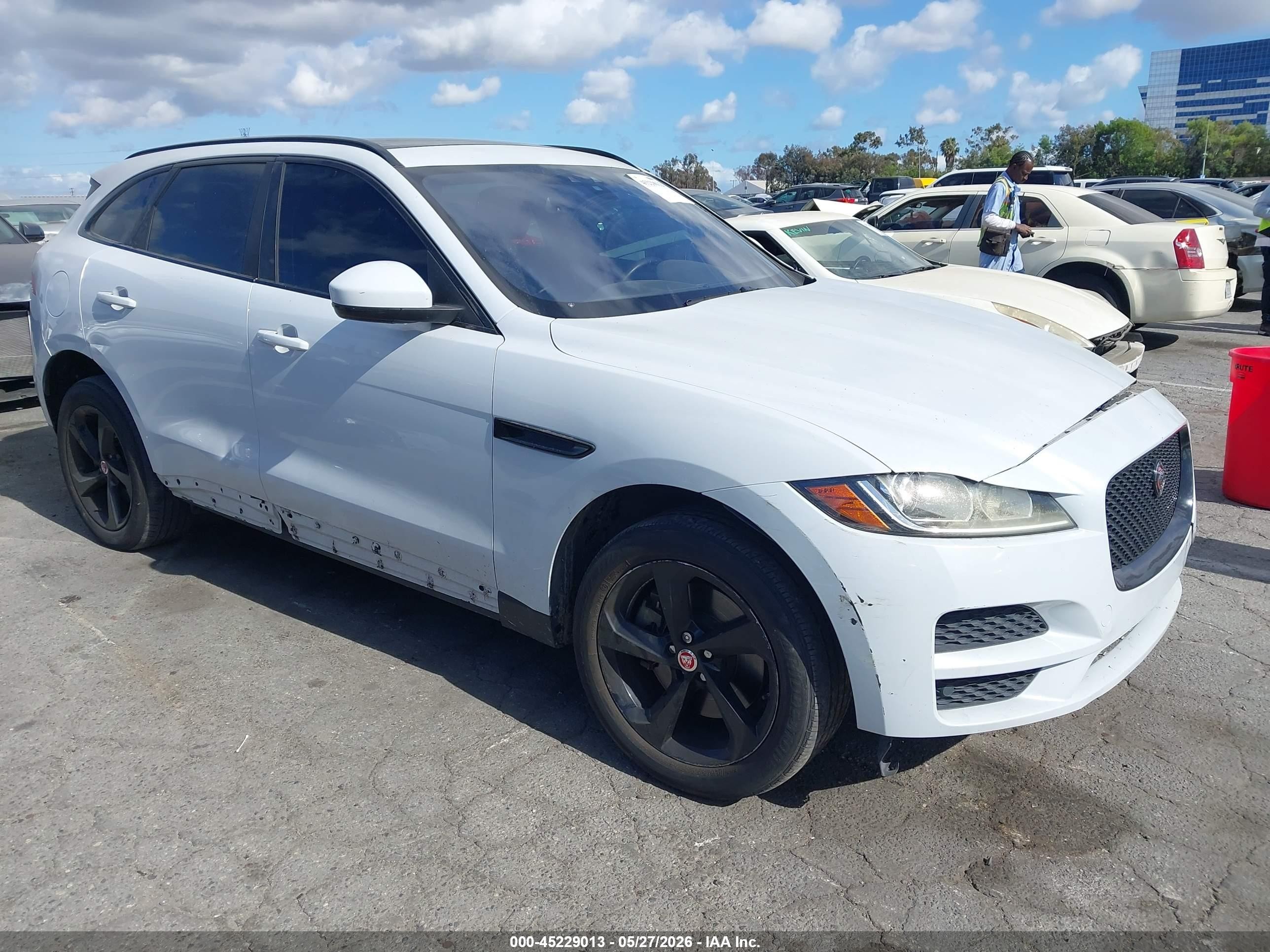 2017 Jaguar F-pace 35t Premium White vin: SADCJ2BVXHA893478