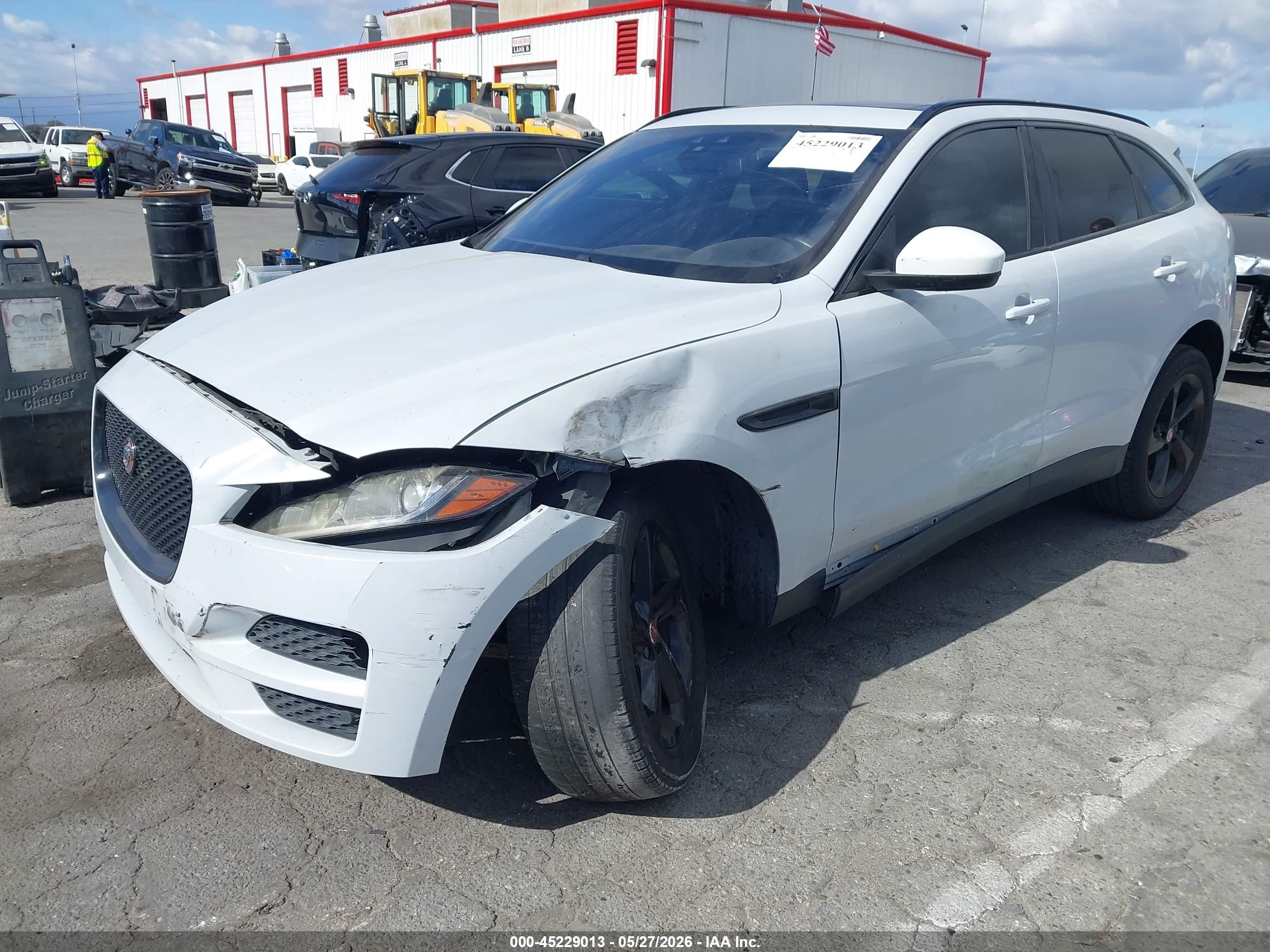 2017 Jaguar F-pace 35t Premium White vin: SADCJ2BVXHA893478