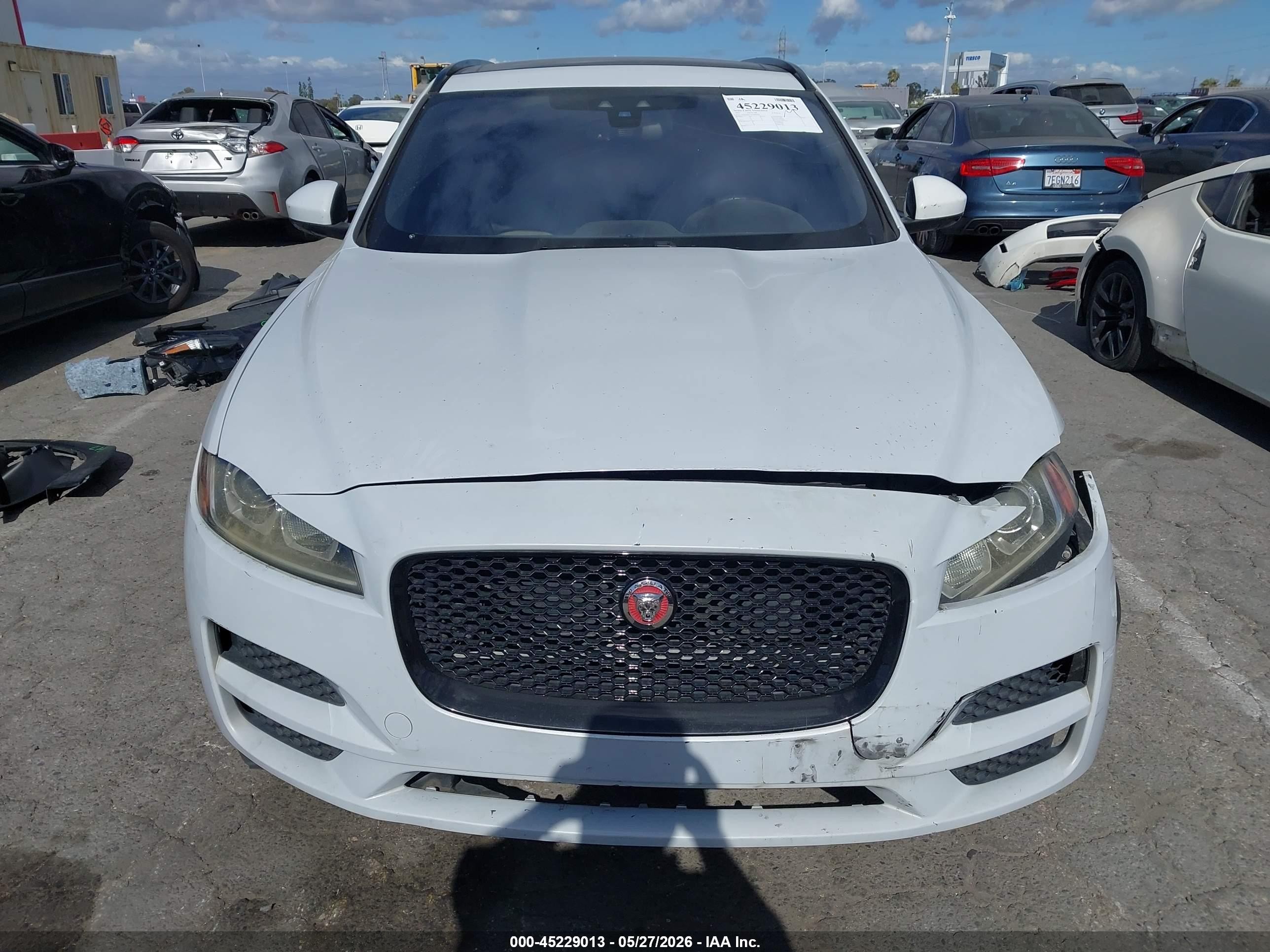 2017 Jaguar F-pace 35t Premium White vin: SADCJ2BVXHA893478