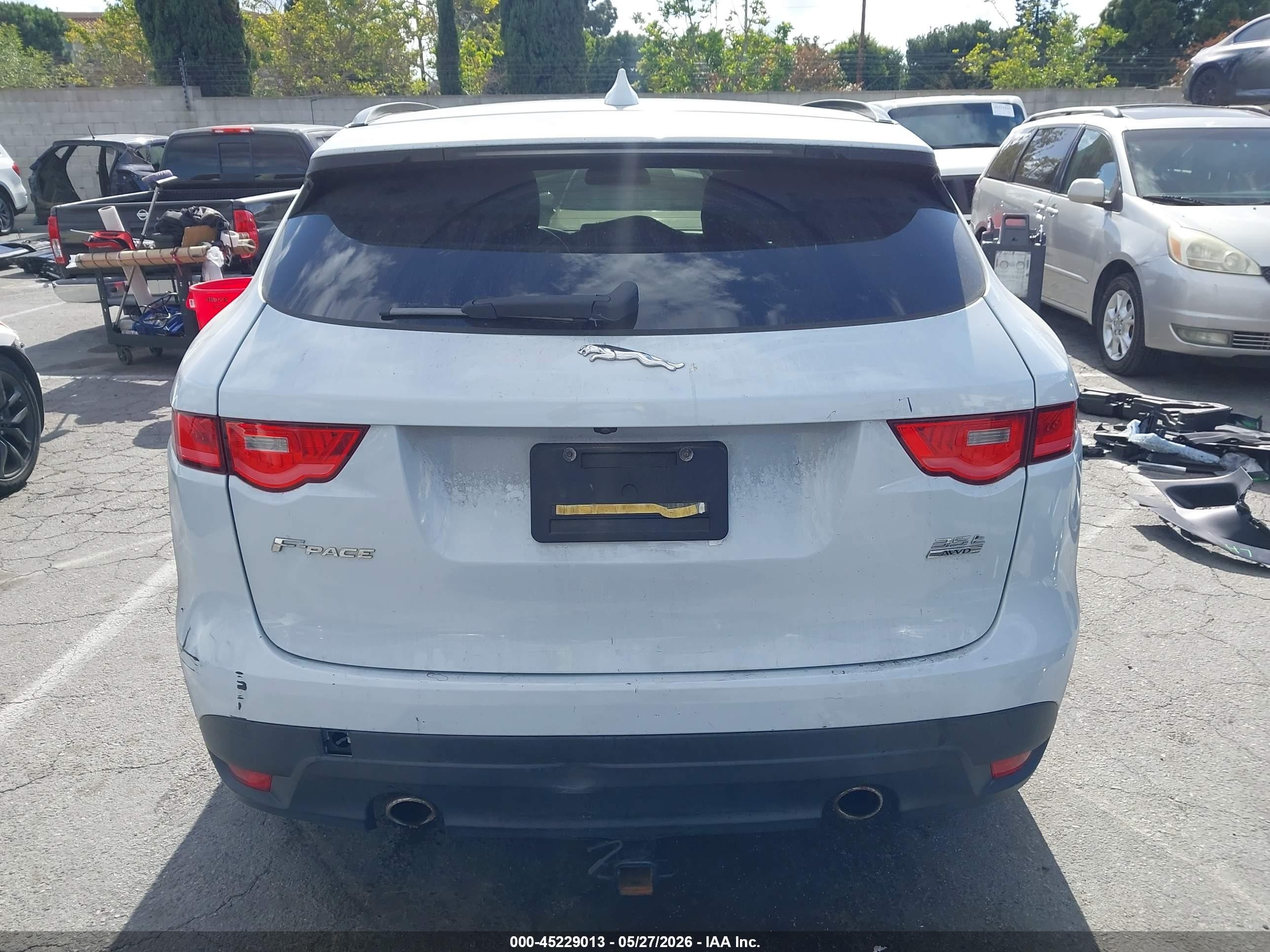 2017 Jaguar F-pace 35t Premium White vin: SADCJ2BVXHA893478