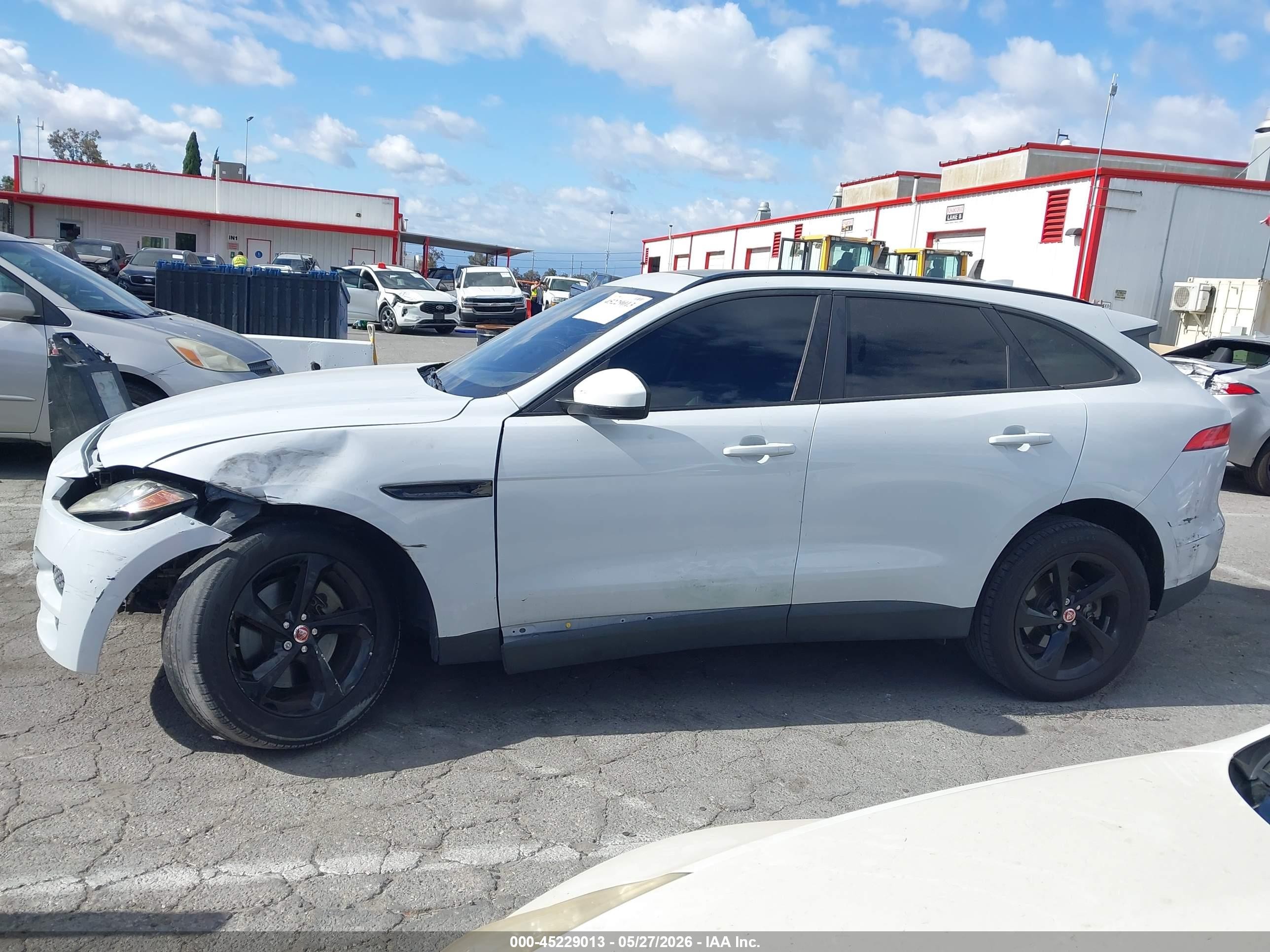 2017 Jaguar F-pace 35t Premium White vin: SADCJ2BVXHA893478