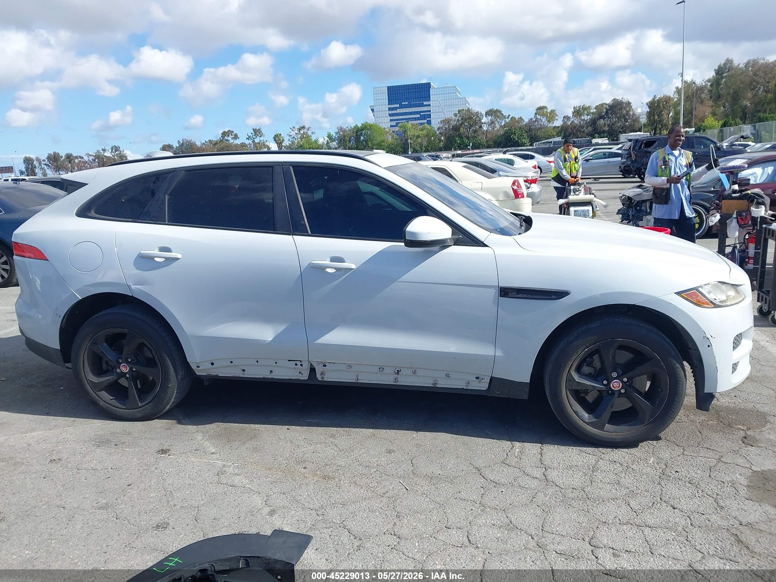 2017 Jaguar F-pace 35t Premium White vin: SADCJ2BVXHA893478