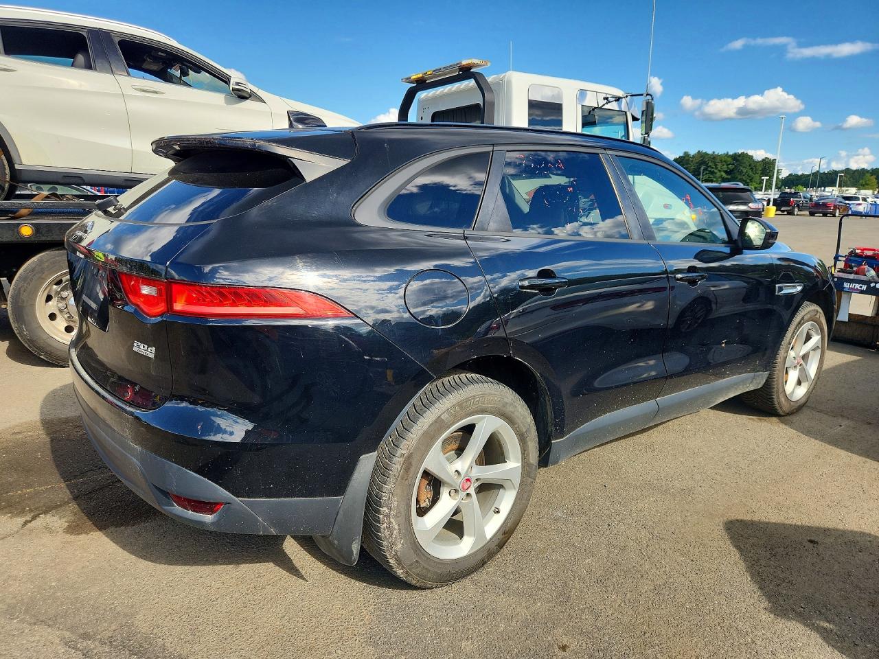 2018 Jaguar F-pace Premium Black vin: SADCJ2FNXJA294208