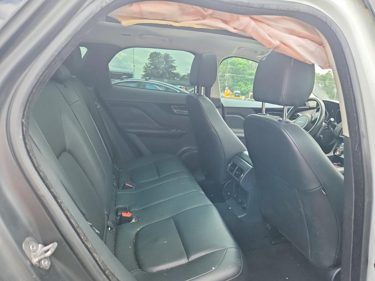 2018 Jaguar F-pace Premium White vin: SADCJ2FX3JA265778