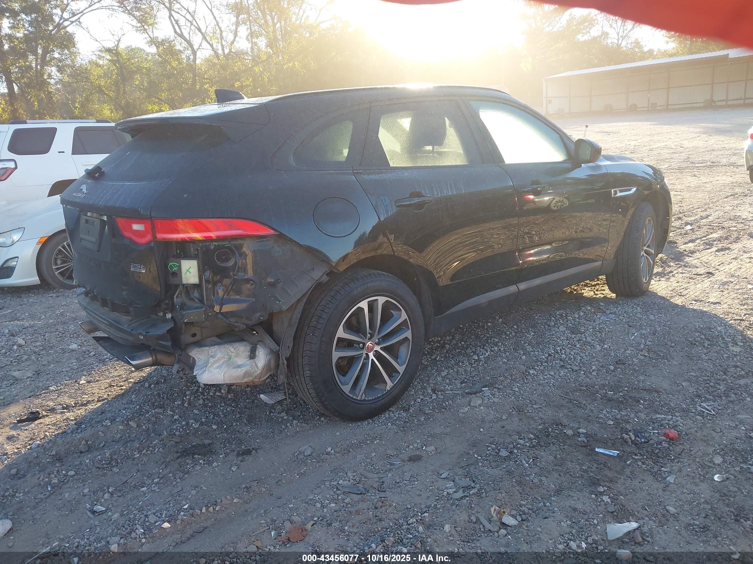 2018 Jaguar F-pace 25t Premium Black vin: SADCJ2FX5JA264714