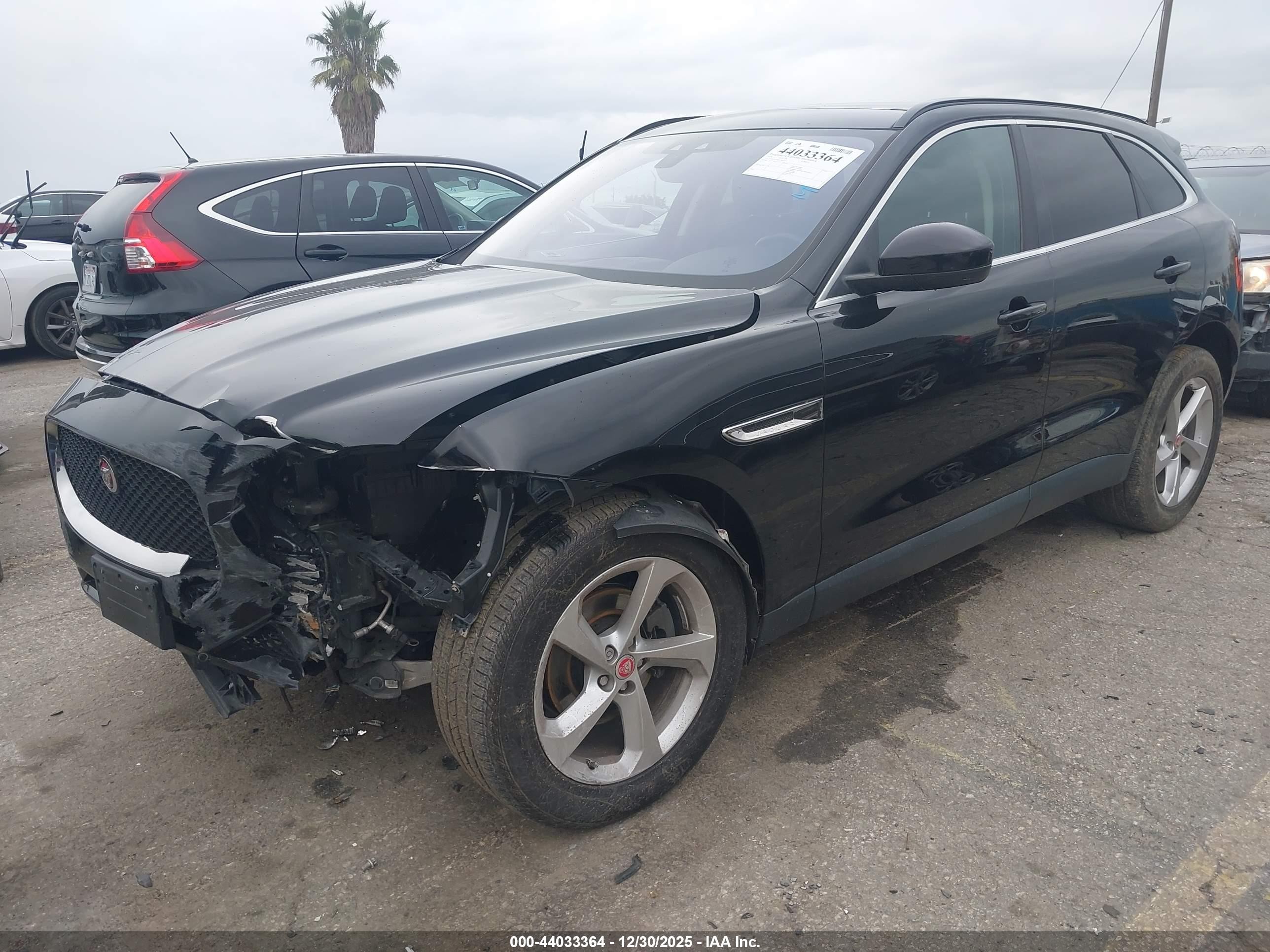 2019 Jaguar F-pace 25t Premium Черный vin: SADCJ2FX6KA396768