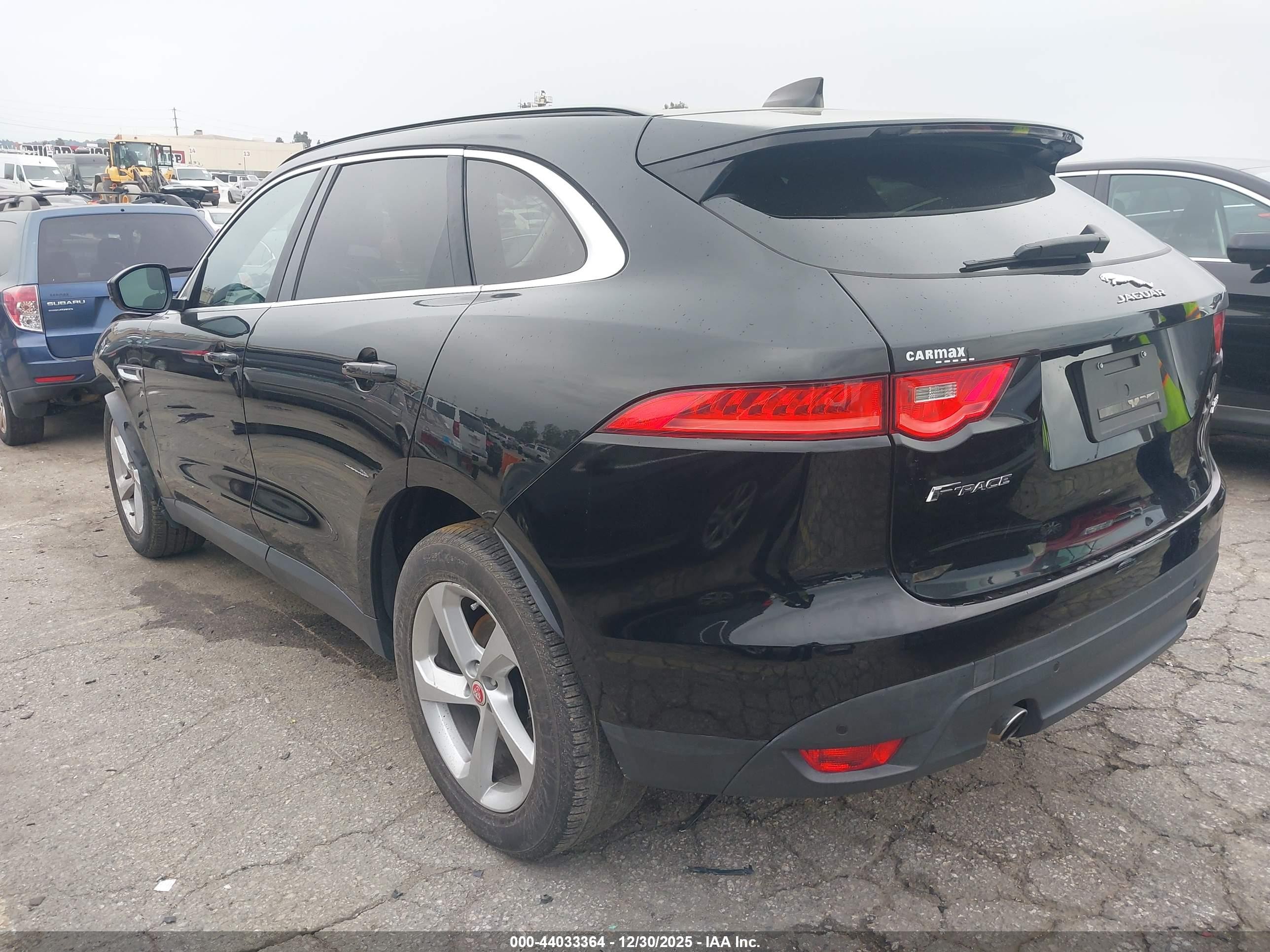 2019 Jaguar F-pace 25t Premium Черный vin: SADCJ2FX6KA396768